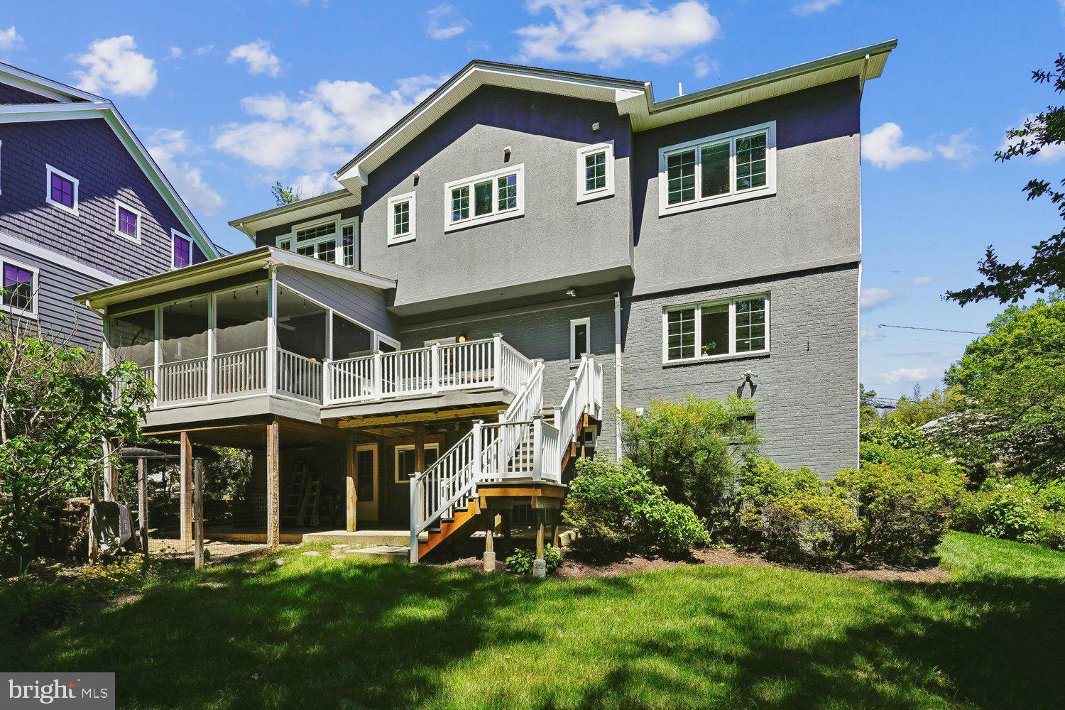 COUNTRY CLUB MANOR - Residential