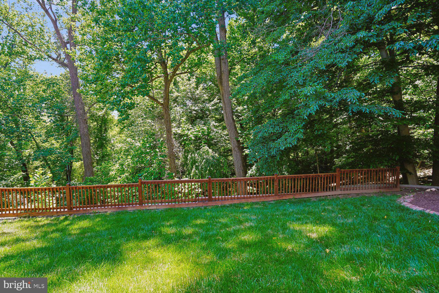 COUNTRY CLUB MANOR - Residential