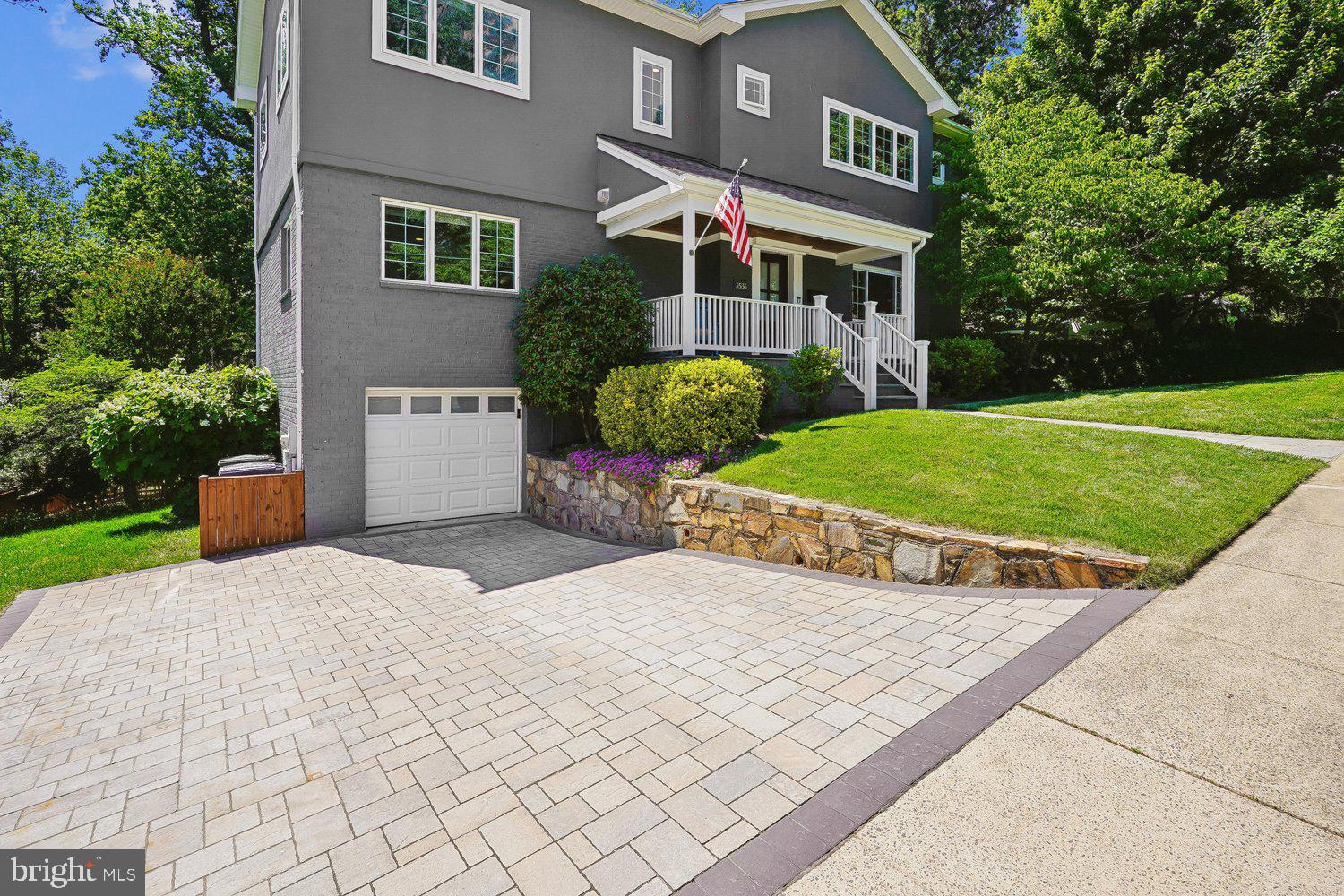 COUNTRY CLUB MANOR - Residential