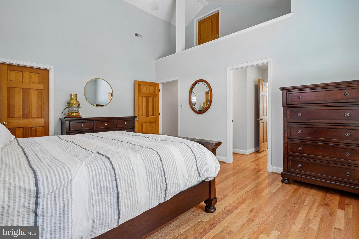 COUNTRY CLUB MANOR - Residential