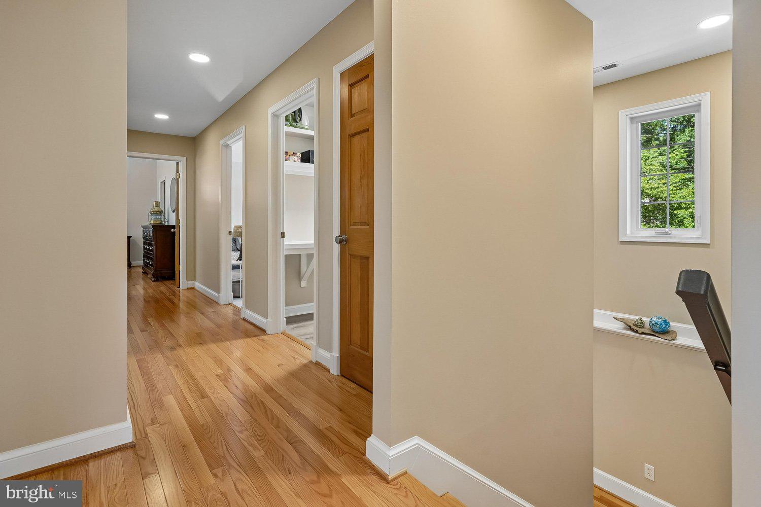 COUNTRY CLUB MANOR - Residential