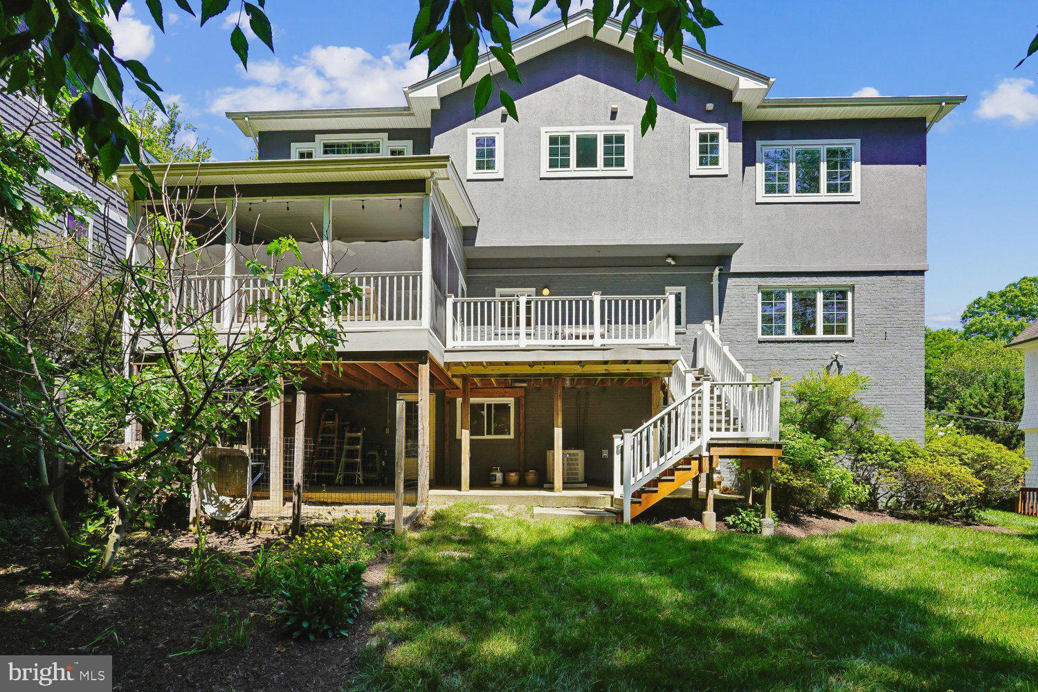 COUNTRY CLUB MANOR - Residential
