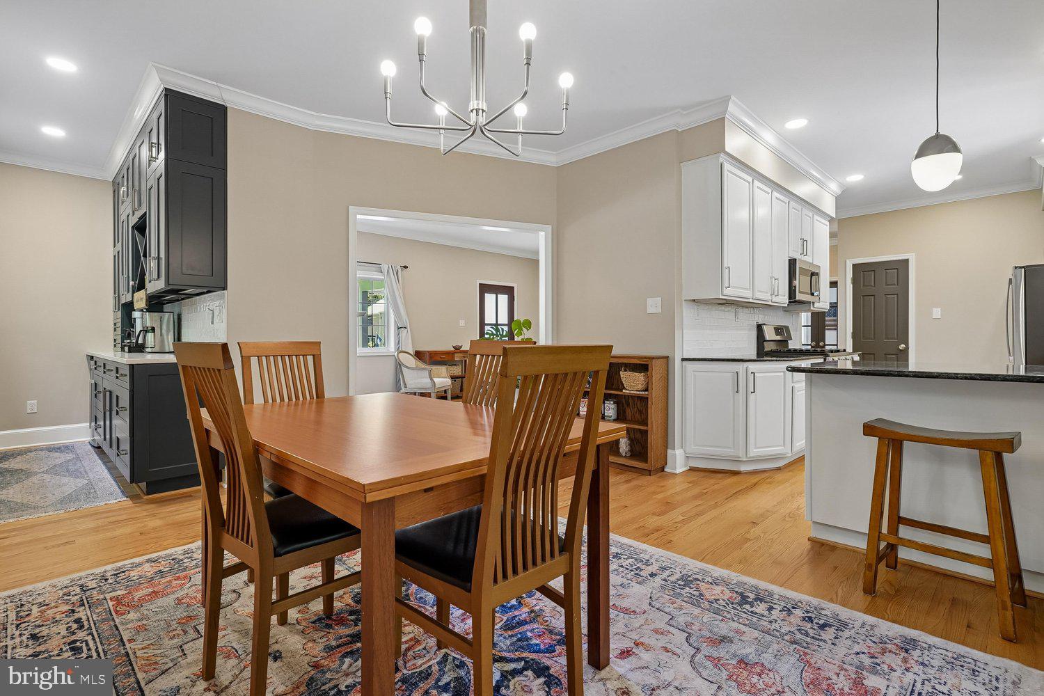 COUNTRY CLUB MANOR - Residential