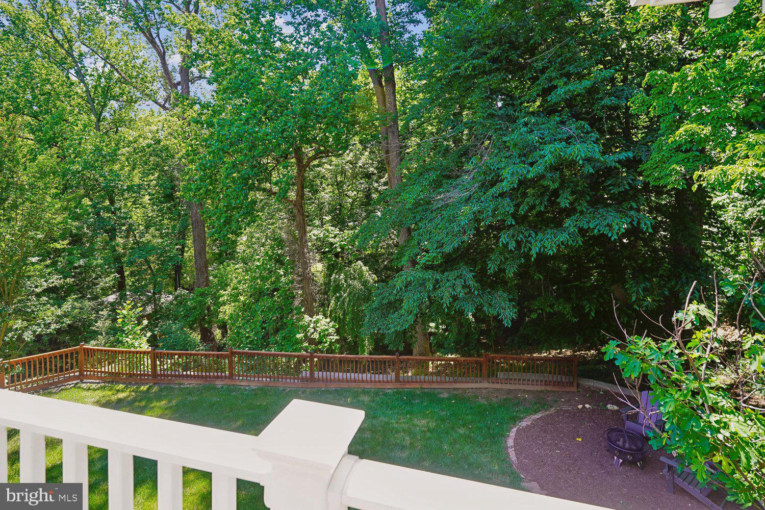 COUNTRY CLUB MANOR - Residential
