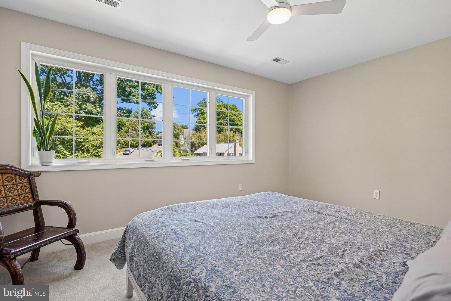 COUNTRY CLUB MANOR - Residential