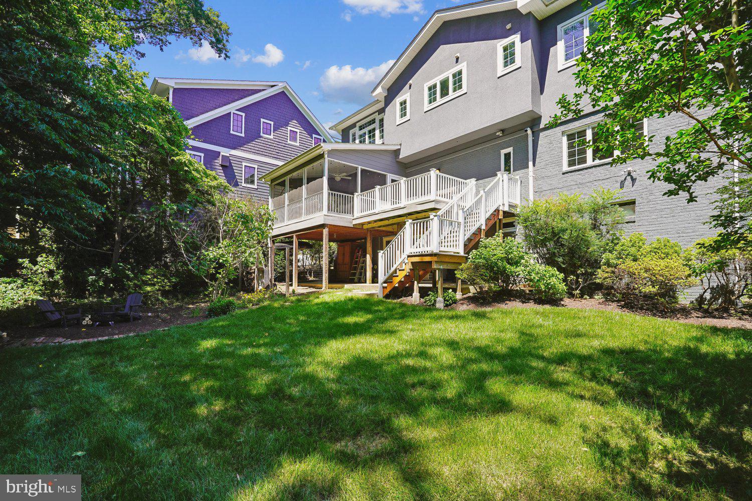 COUNTRY CLUB MANOR - Residential