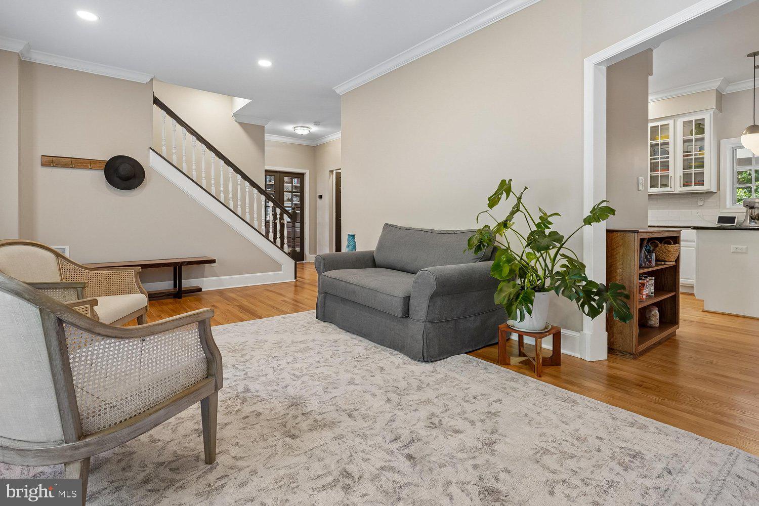 COUNTRY CLUB MANOR - Residential