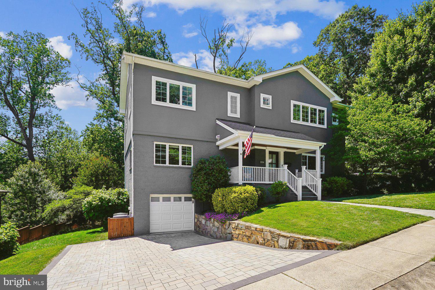 COUNTRY CLUB MANOR - Residential