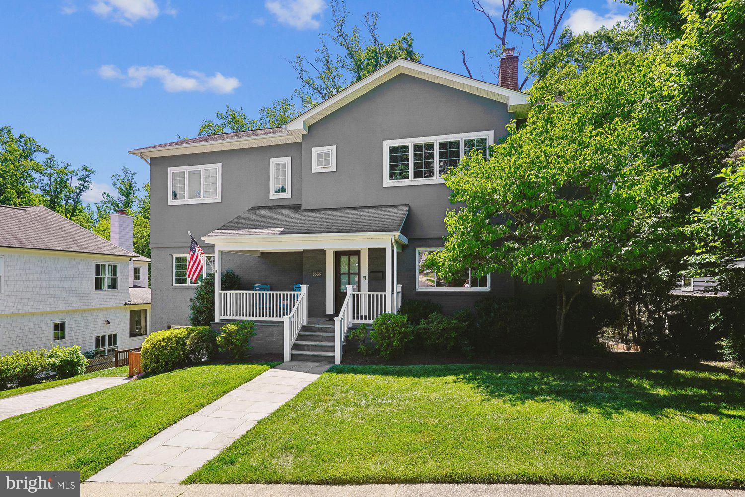 COUNTRY CLUB MANOR - Residential