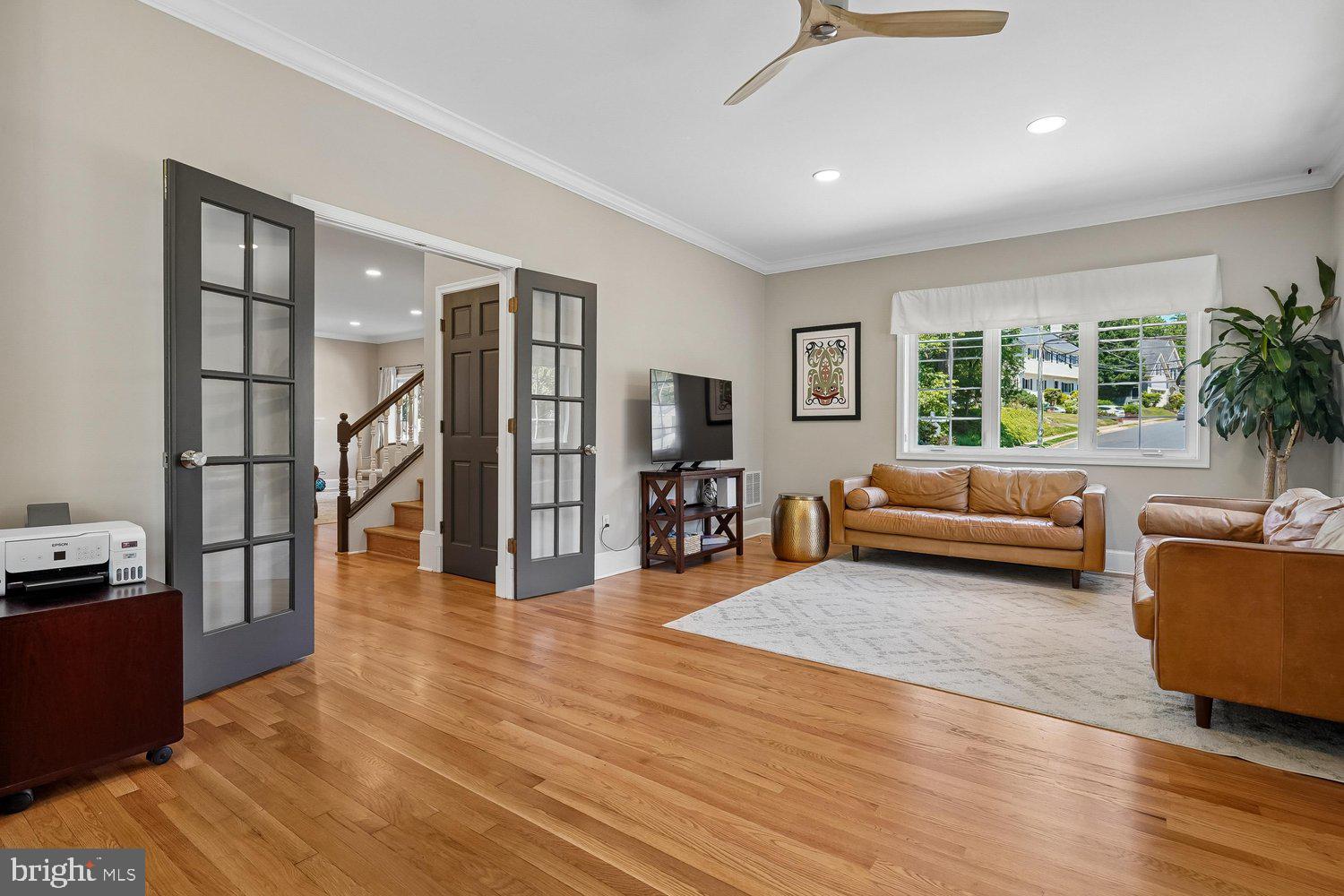 COUNTRY CLUB MANOR - Residential
