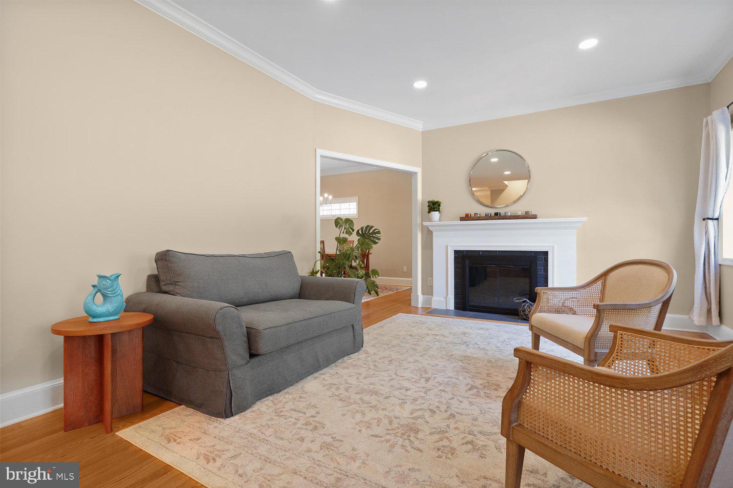 COUNTRY CLUB MANOR - Residential