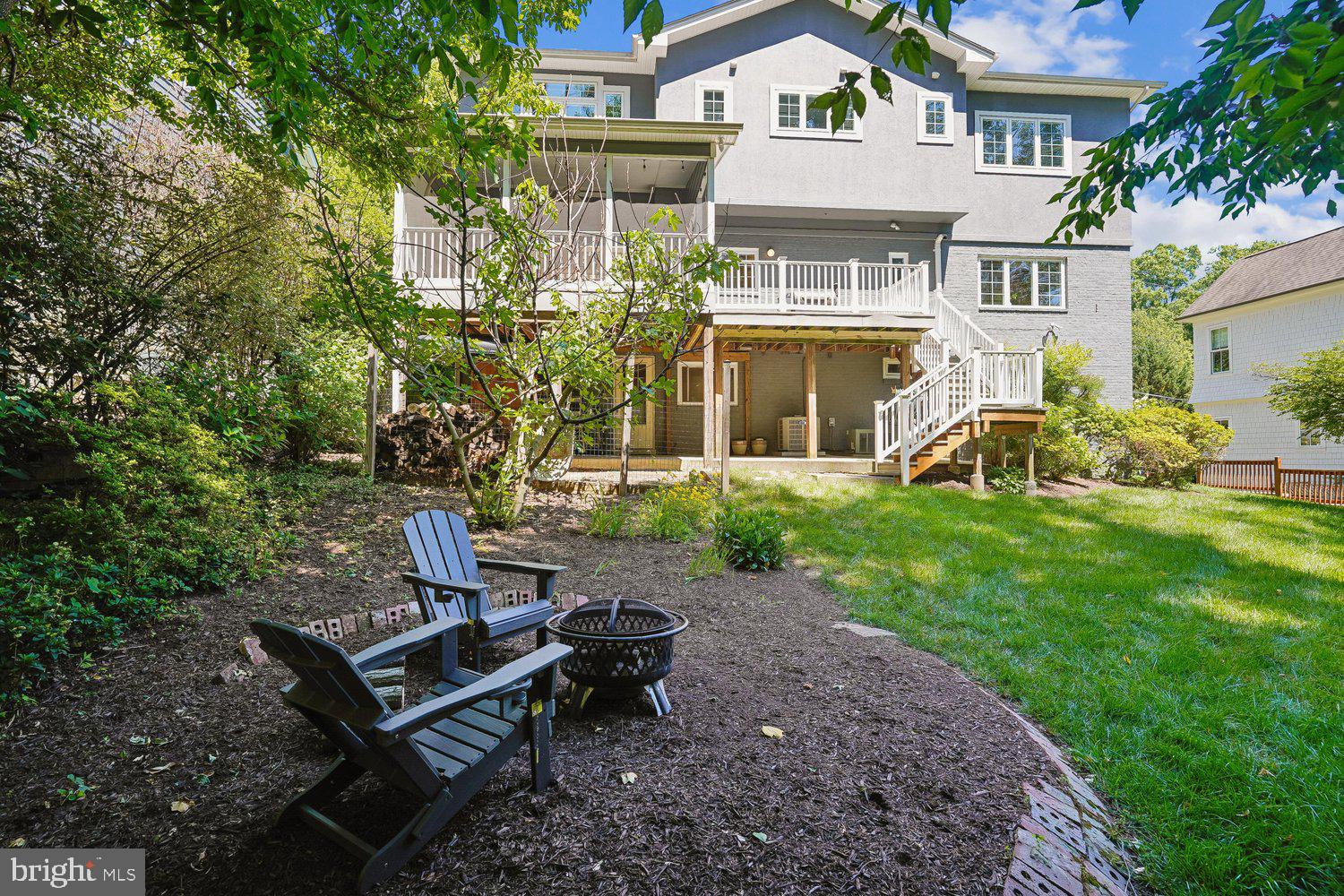 COUNTRY CLUB MANOR - Residential