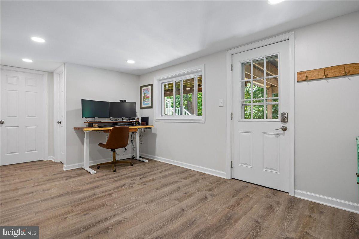 COUNTRY CLUB MANOR - Residential
