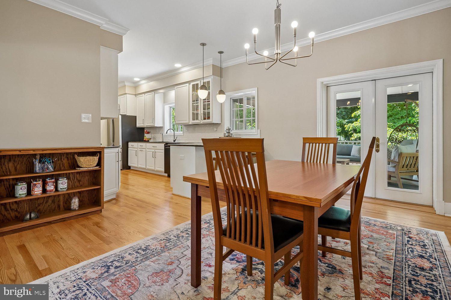 COUNTRY CLUB MANOR - Residential