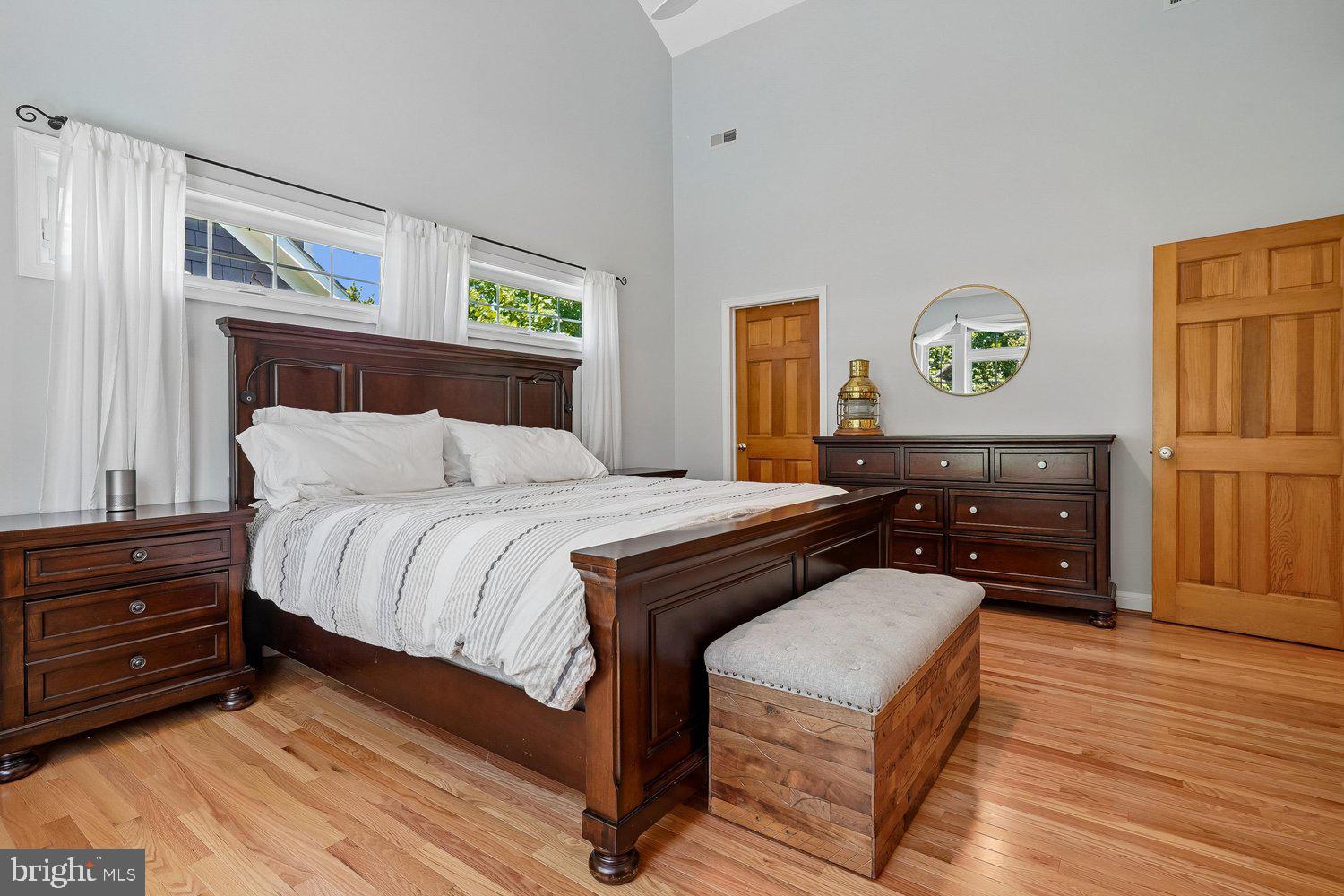 COUNTRY CLUB MANOR - Residential