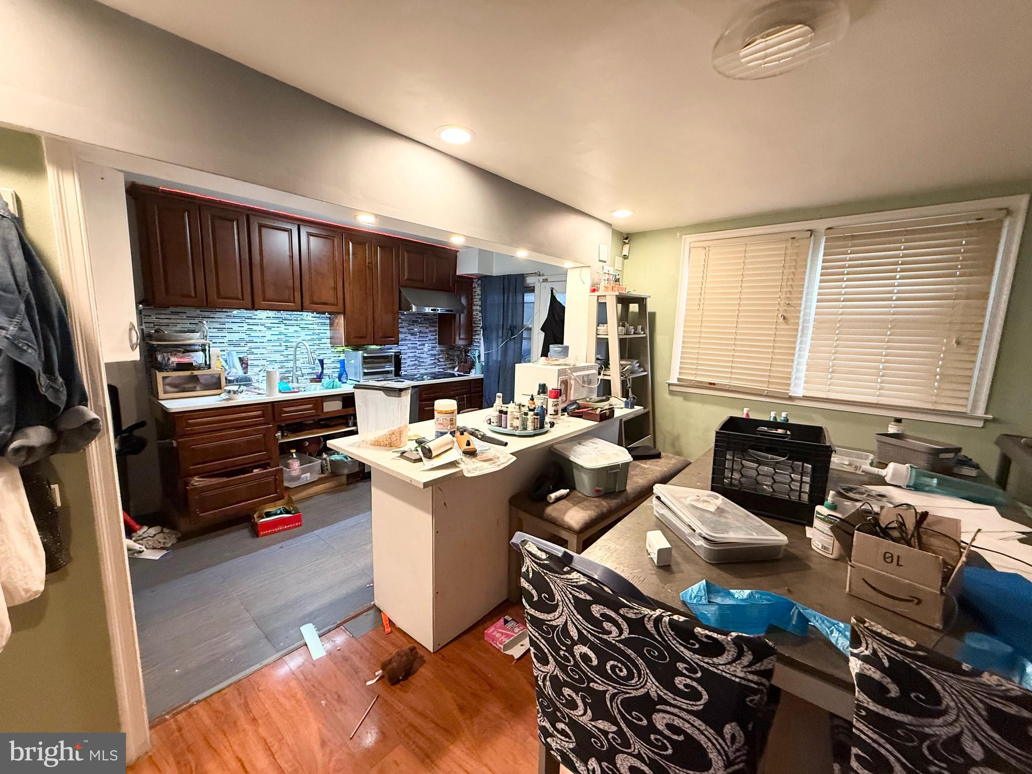 CLIFTON HEIGHTS - Residential Income