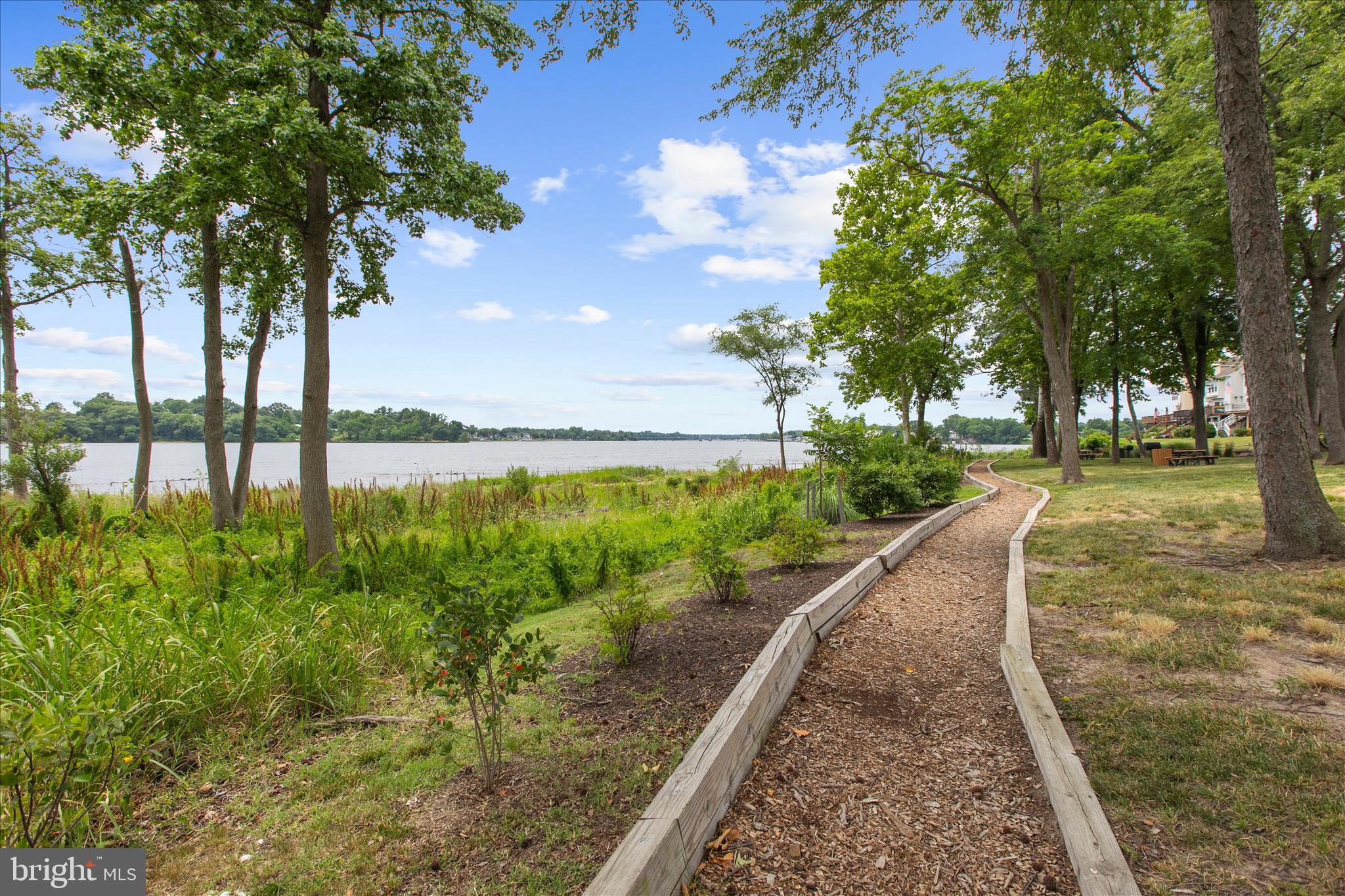 STONEY BEACH - Residential