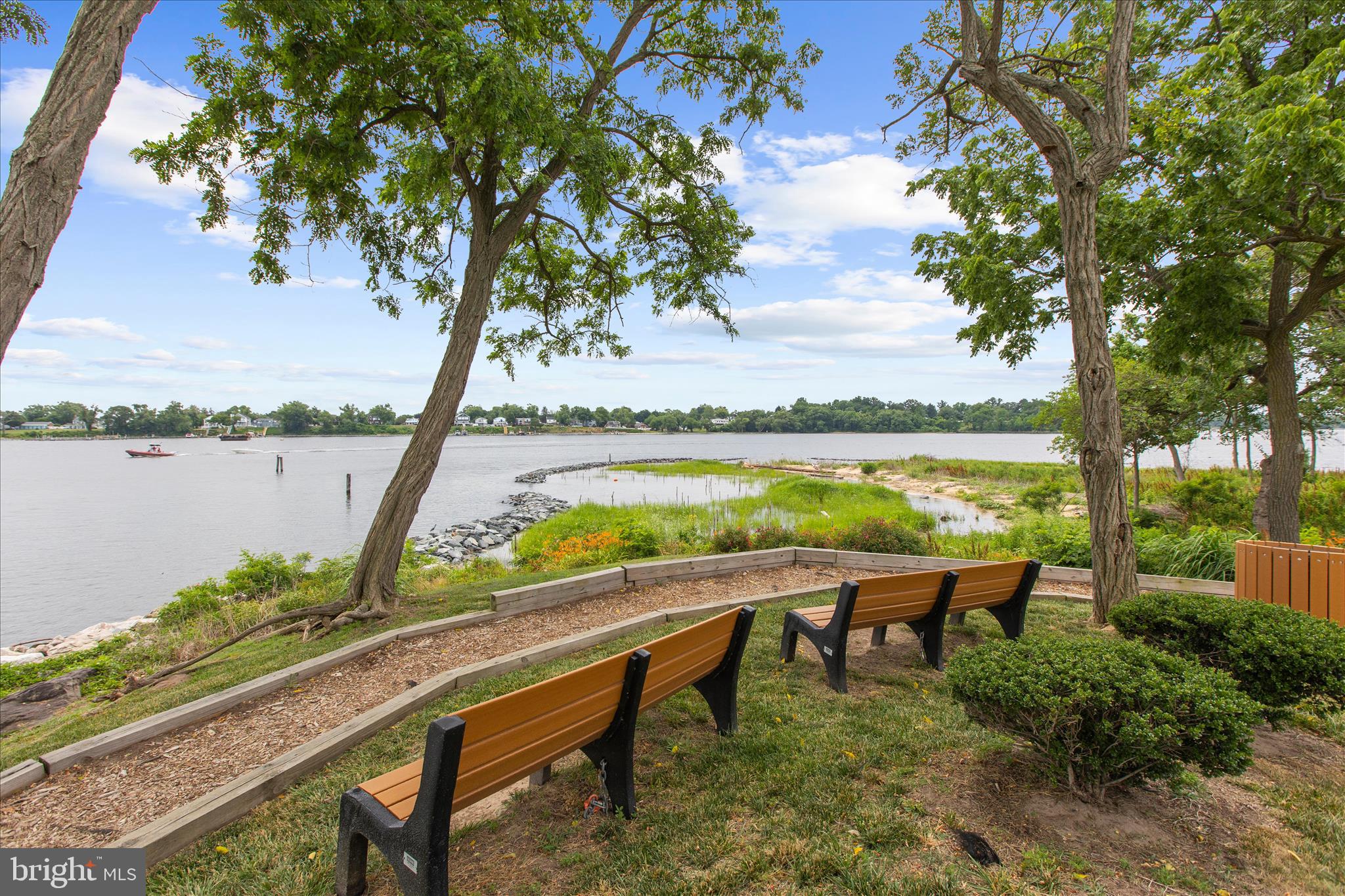 STONEY BEACH - Residential