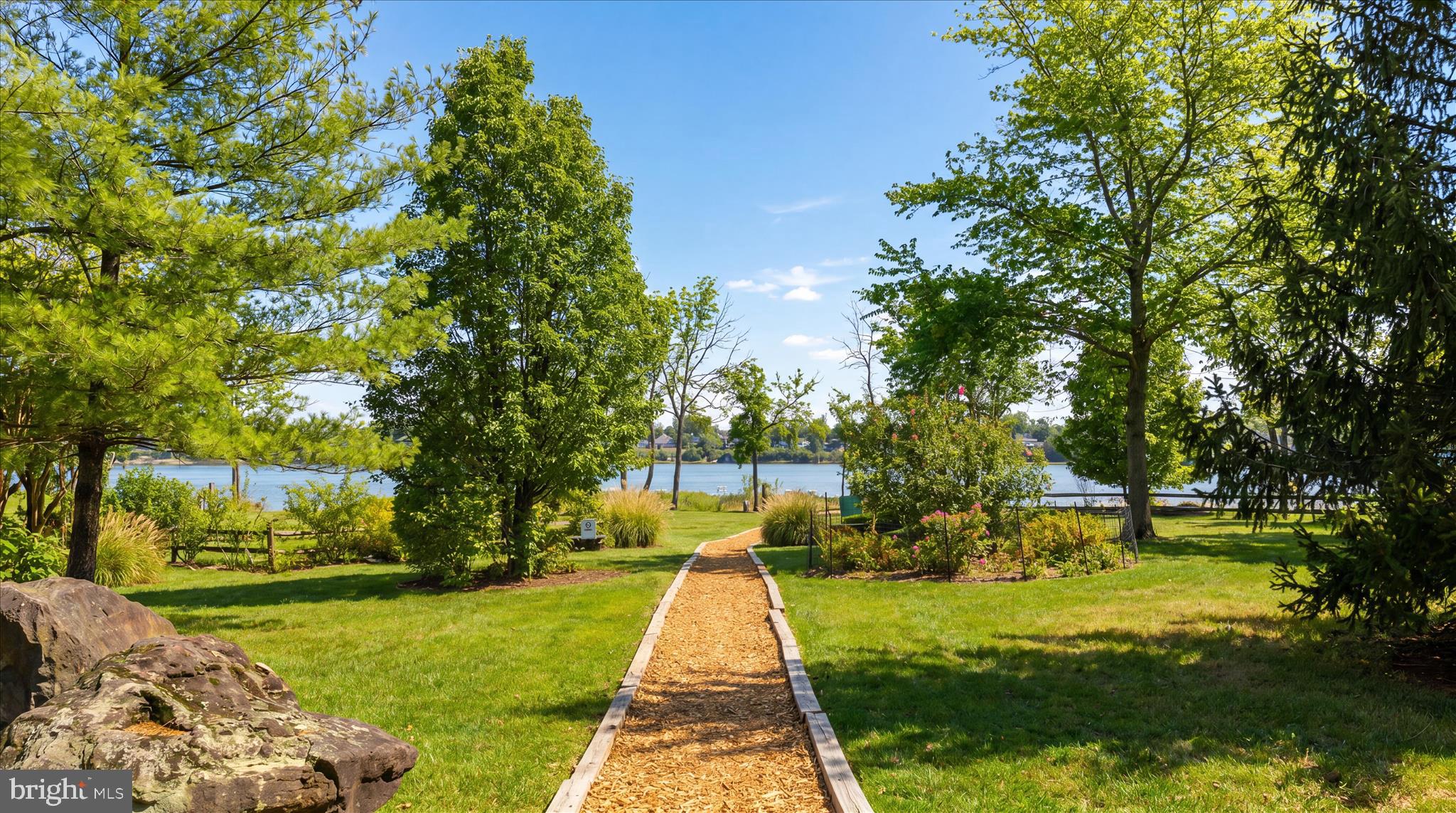 STONEY BEACH - Residential