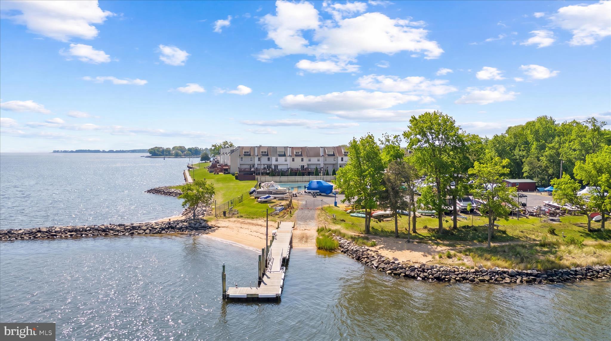 STONEY BEACH - Residential
