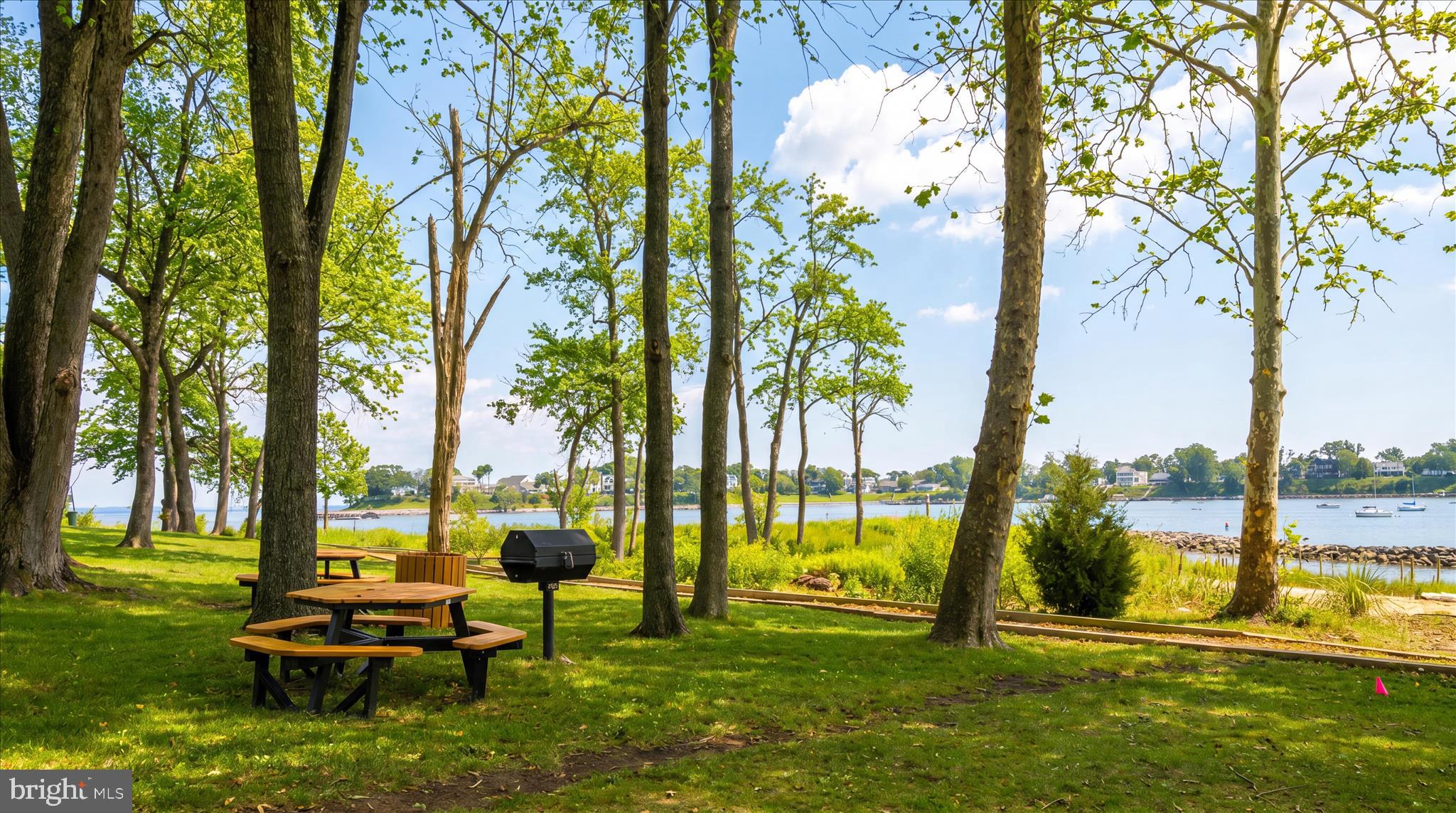 STONEY BEACH - Residential