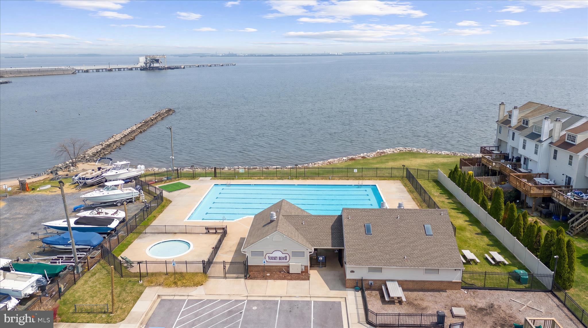 STONEY BEACH - Residential