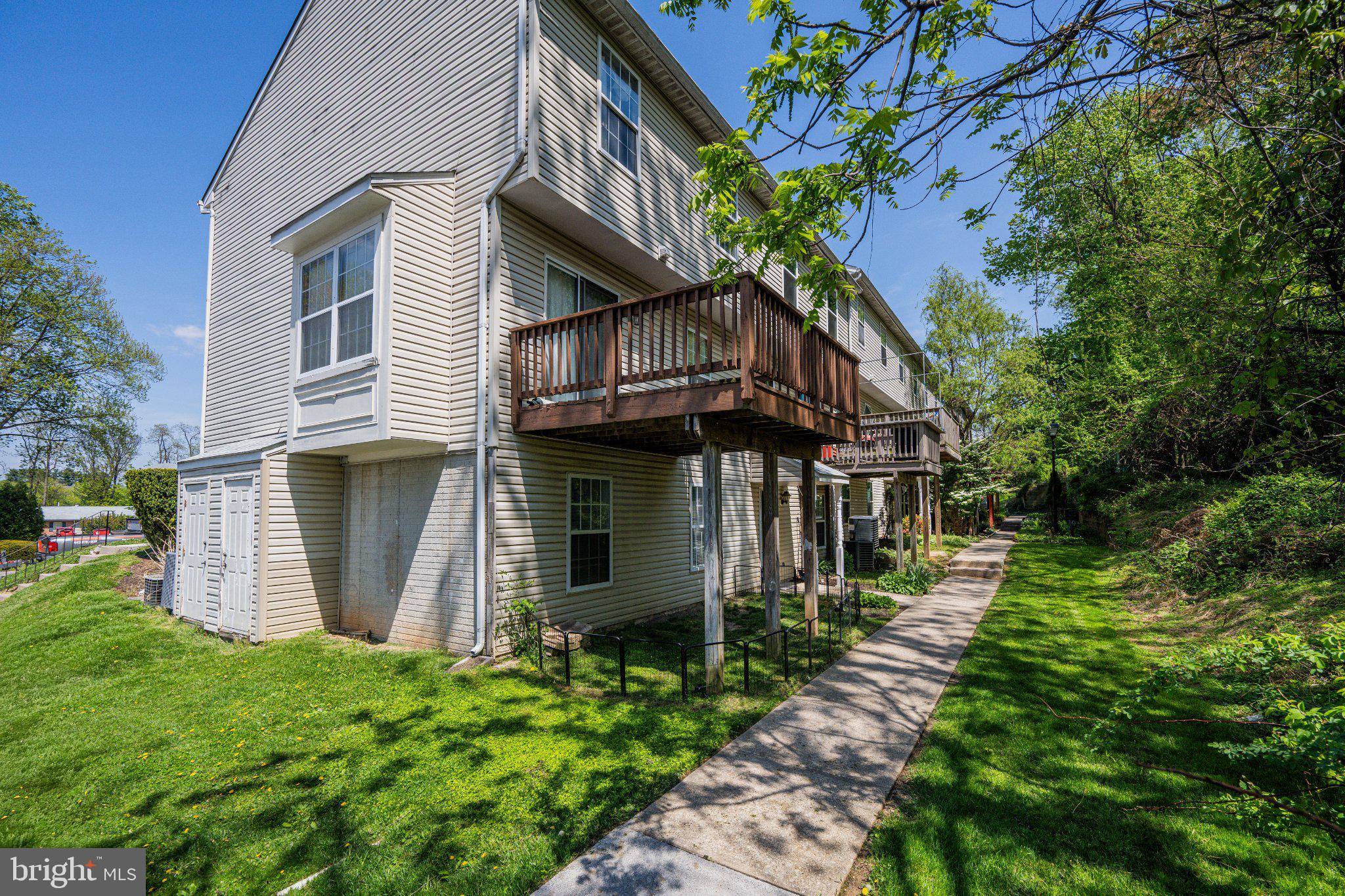 THE HUNTSMAN CONDOMINIUM - Residential