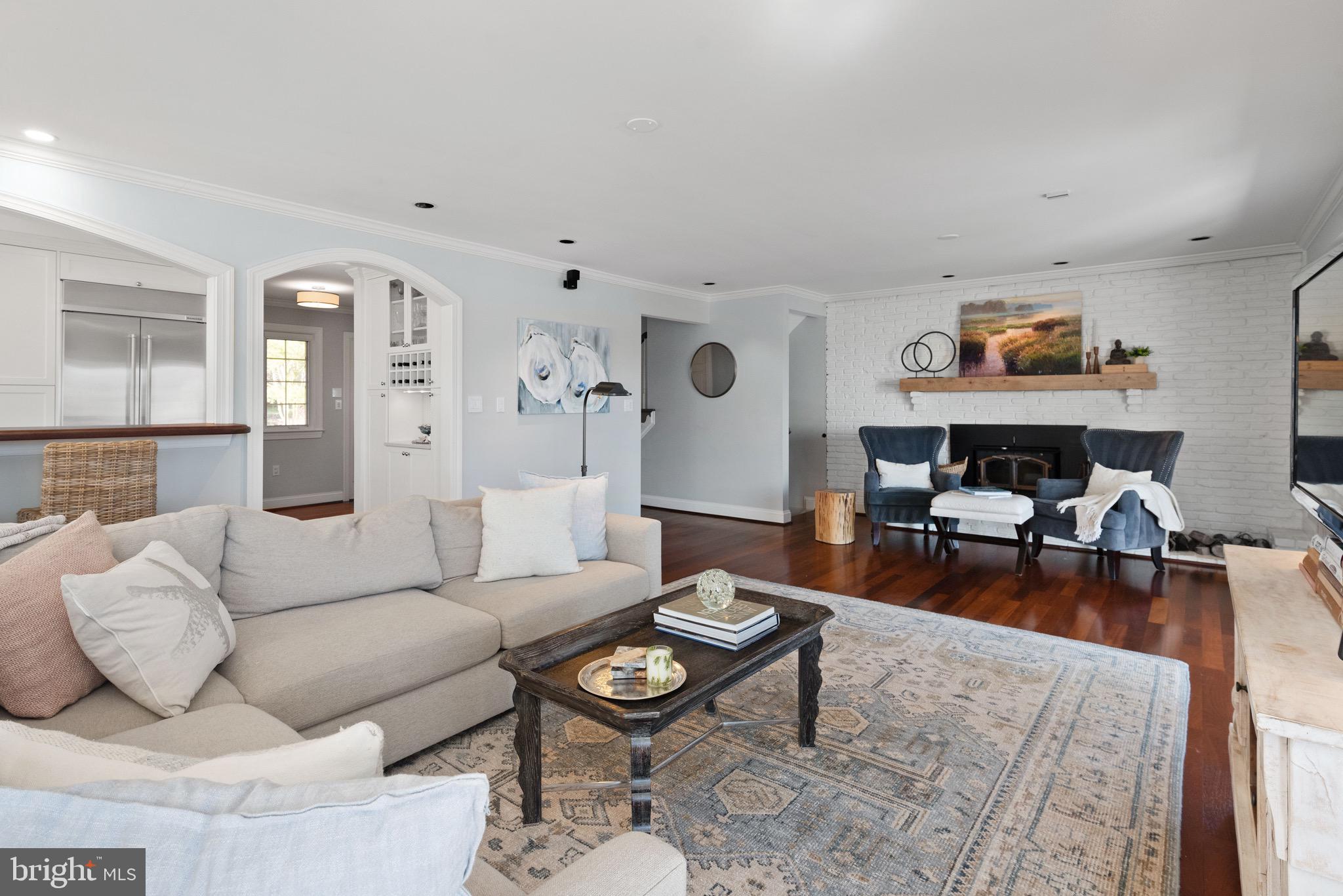 HILLSMERE SHORES - Residential