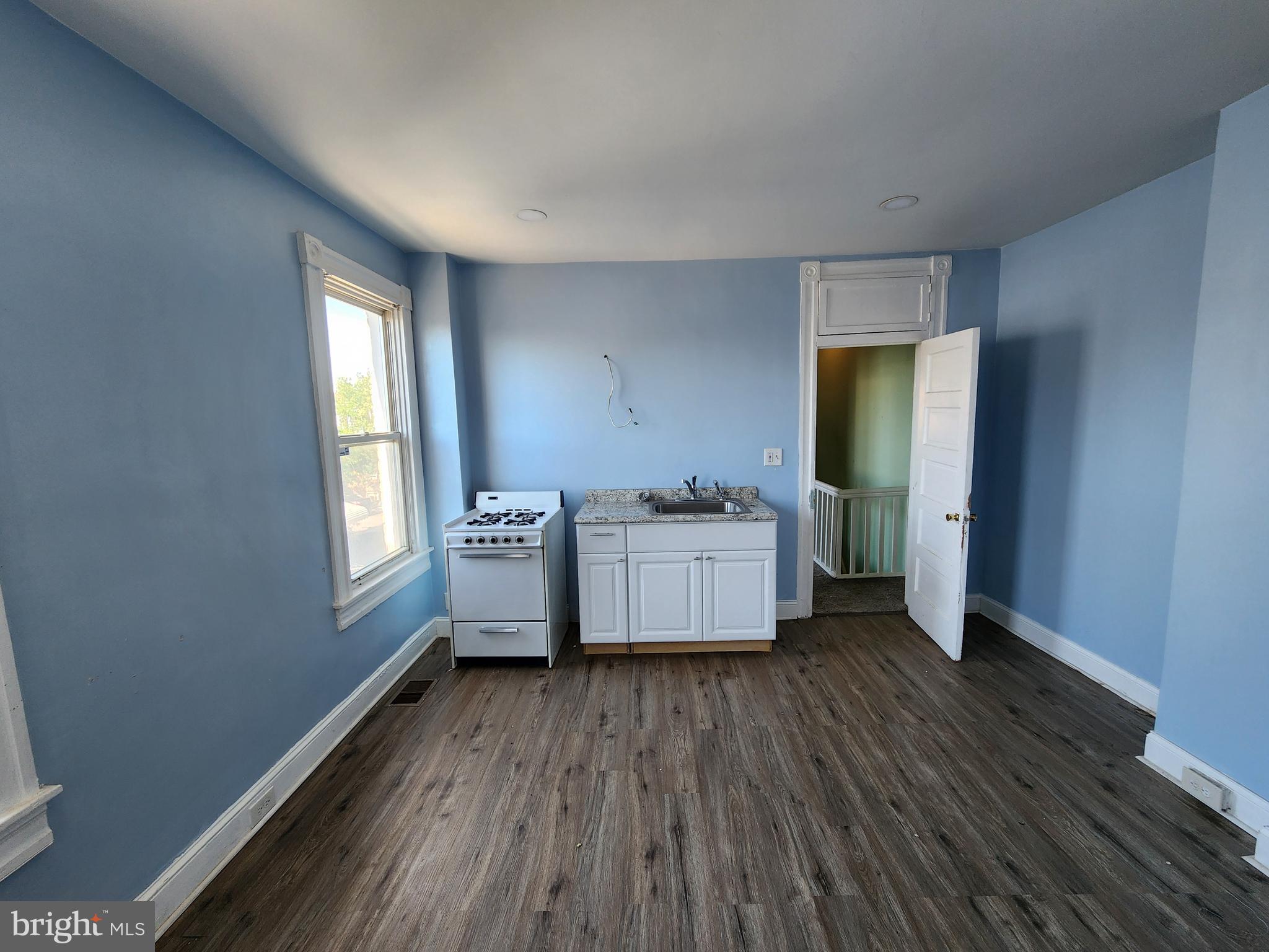 ELLWOOD PARK - Residential