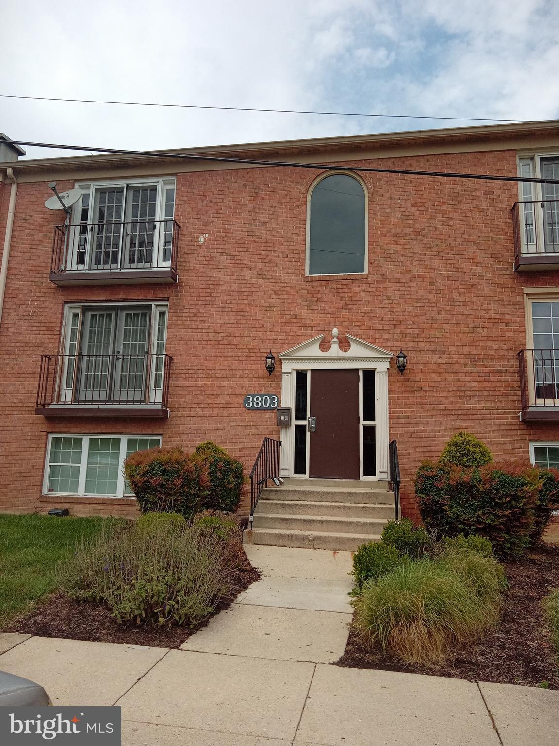 $10,000 REDUCTION - This spacious one-bedroom condo features gleaming hardwood floors for style and easy maintenance, a bedroom with wall-to-wall double closets, and an updated bathroom. The contemporary open floor plan includes a living room with large French doors that provide abundant natural light.
Perfectly situated for easy commuting, the property offers quick access to major routes, including the Beltway (I-495) and Suitland Parkway, providing a convenient route to DC, Northern Virginia, and various locations in Maryland. Local amenities include a variety of restaurants, shopping centers, and Suitland parks, which offer trails for walking and hiking. It is also a short drive to National Harbor, MGM, Tangier Outlets, and Joint Base Andrews.   The building features secure access, an assigned parking space, and visitor parking. Reasonable condo fees include gas and water. This unit also represents a strong investment opportunity due to a healthy local rental market. Please note that the building is not FHA approved; conventional financing or cash offers