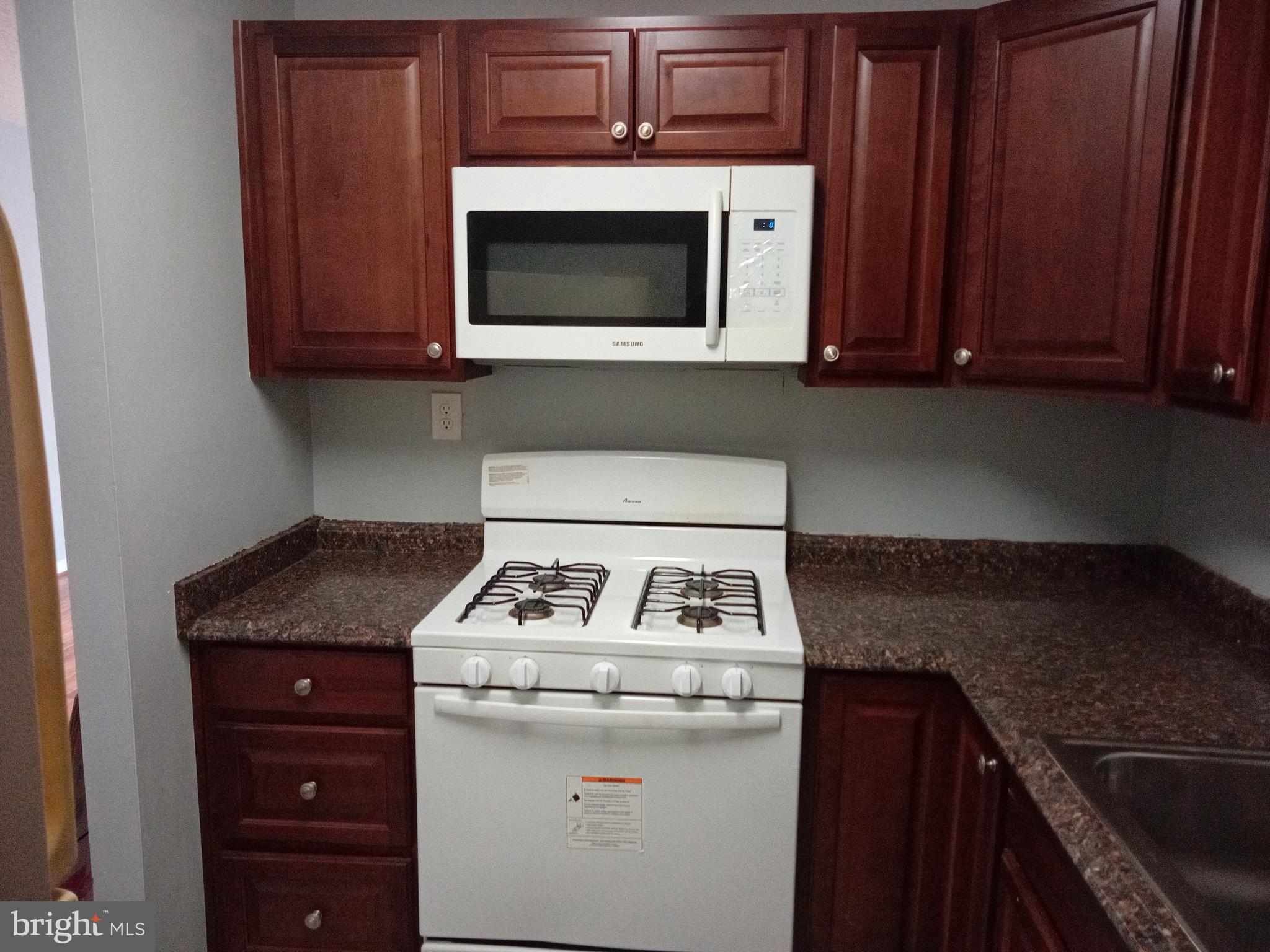 SWANN HILL CONDOMINIUMS - Residential