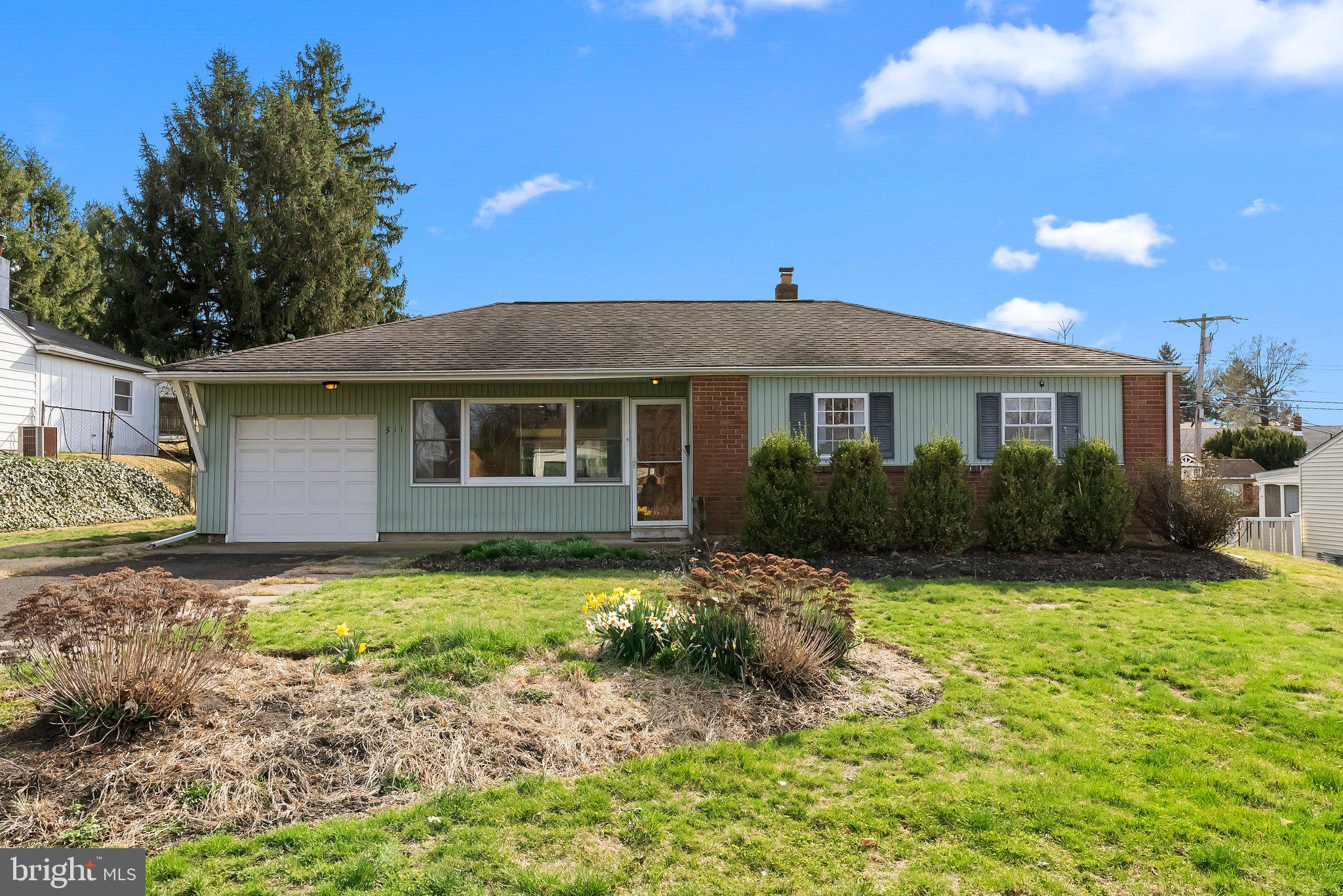 PINECREST - Residential