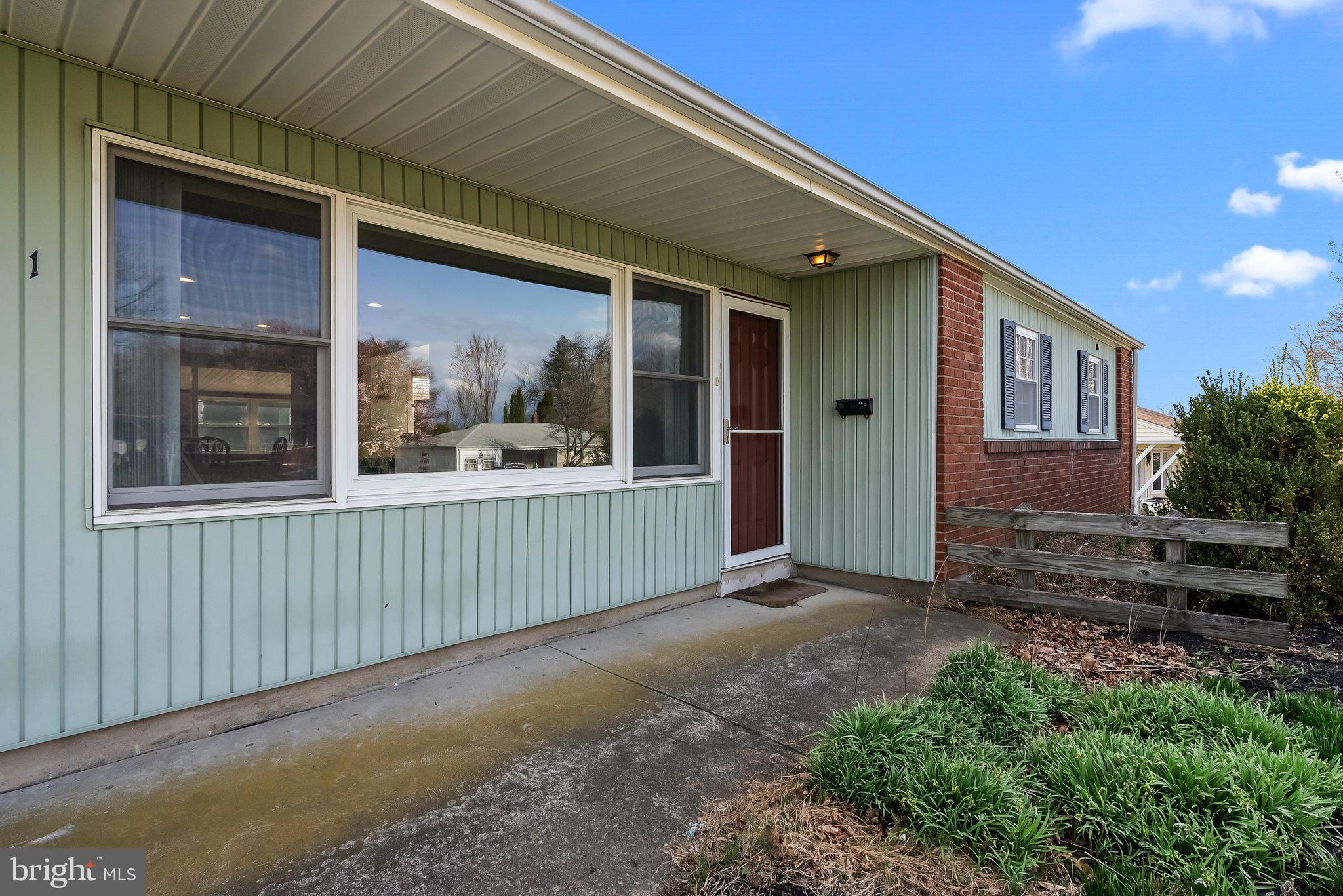 PINECREST - Residential