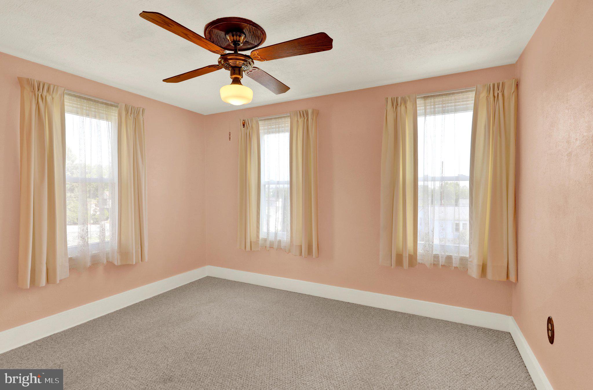 MONTROSE MANOR - Residential