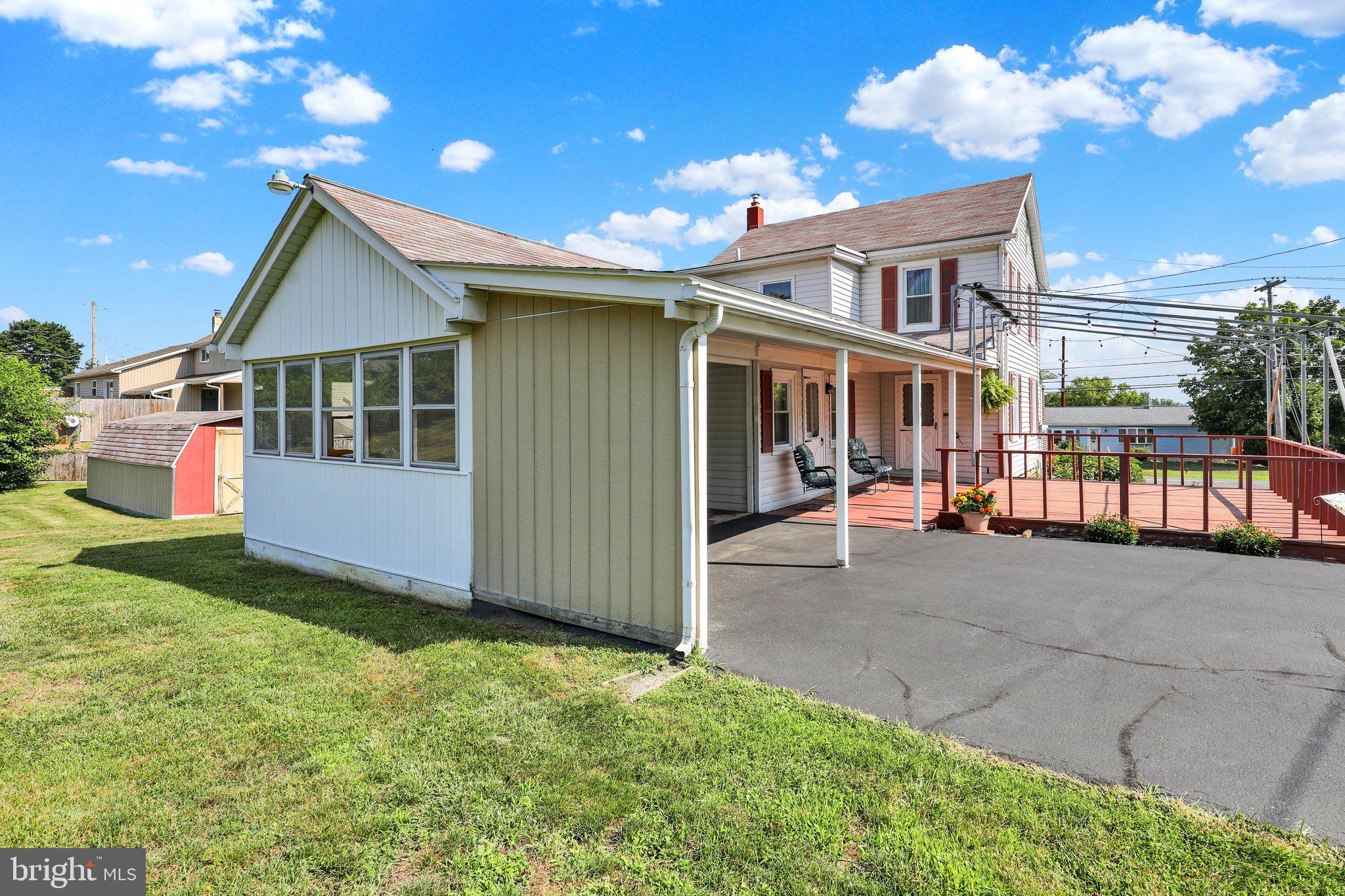 MONTROSE MANOR - Residential