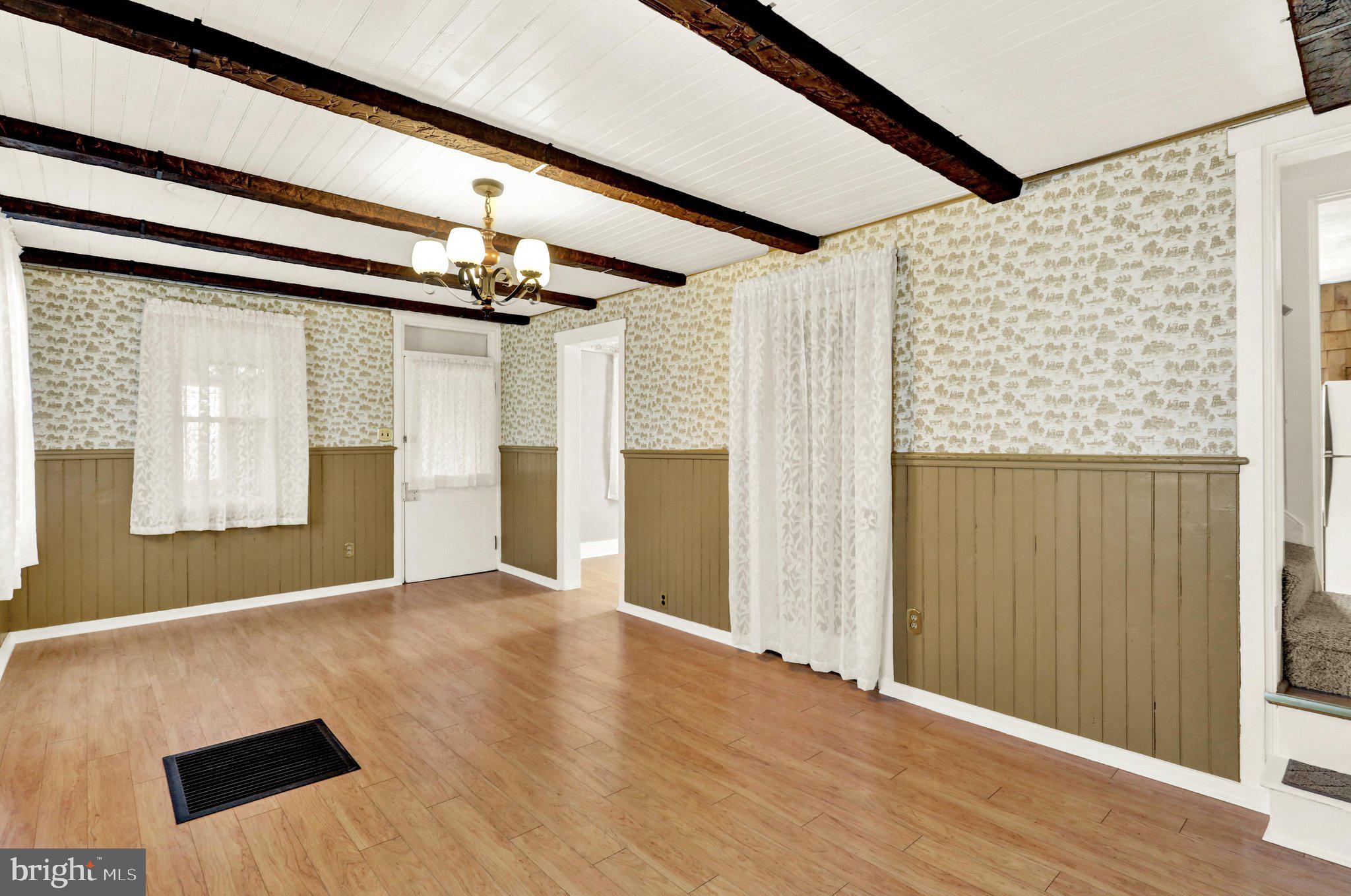 MONTROSE MANOR - Residential