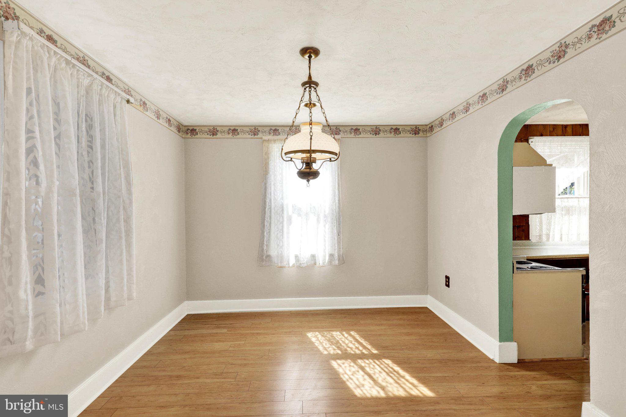 MONTROSE MANOR - Residential