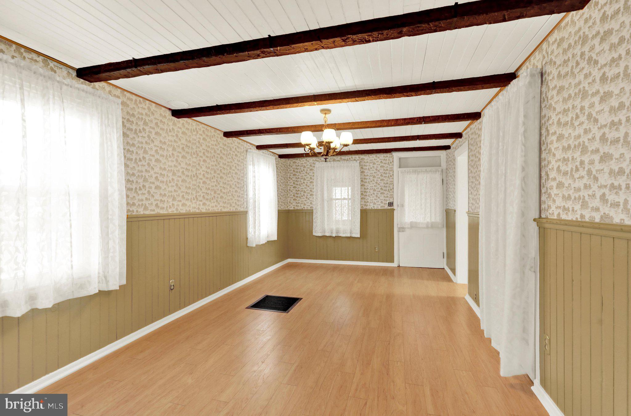 MONTROSE MANOR - Residential