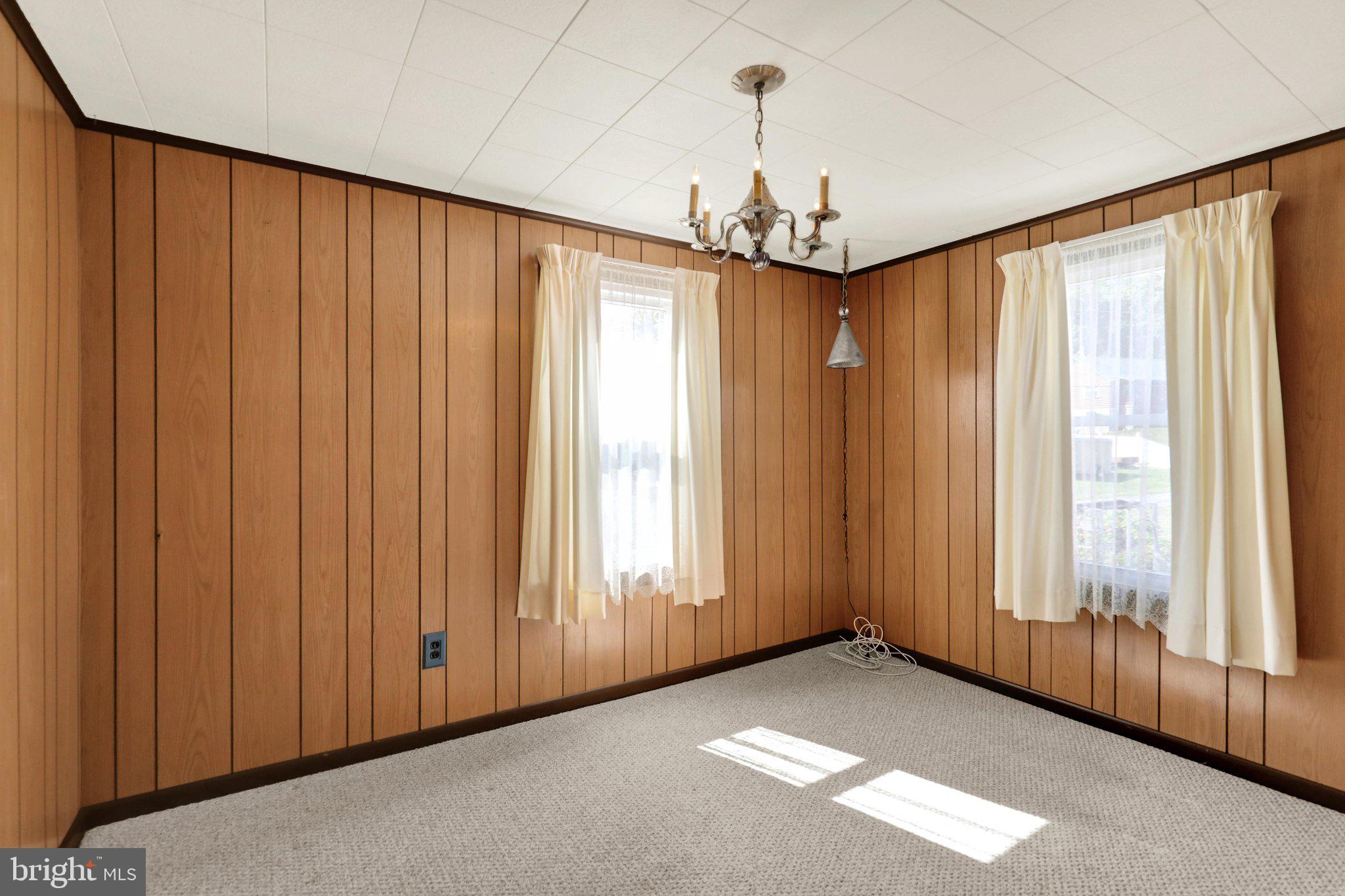 MONTROSE MANOR - Residential