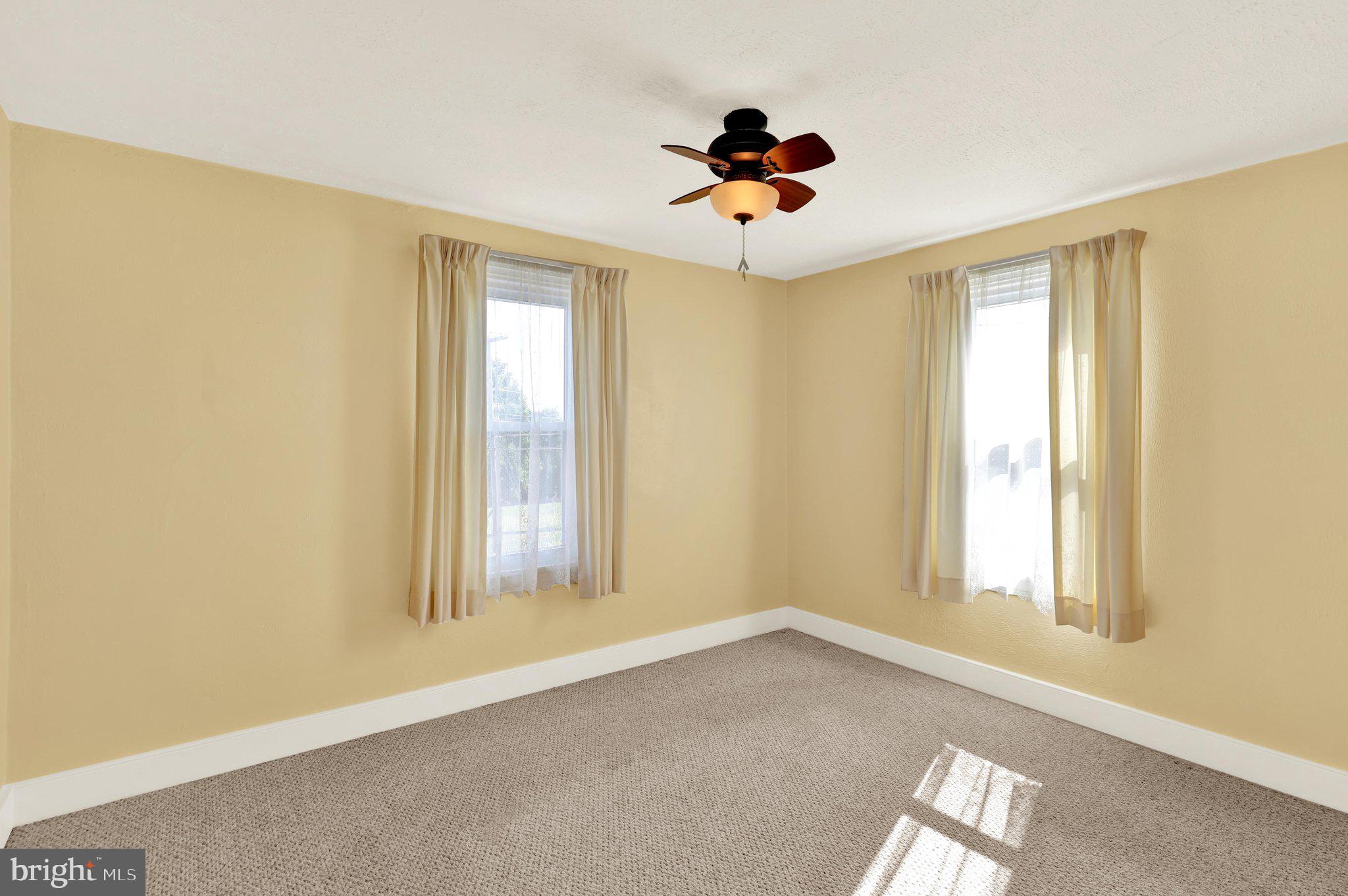 MONTROSE MANOR - Residential