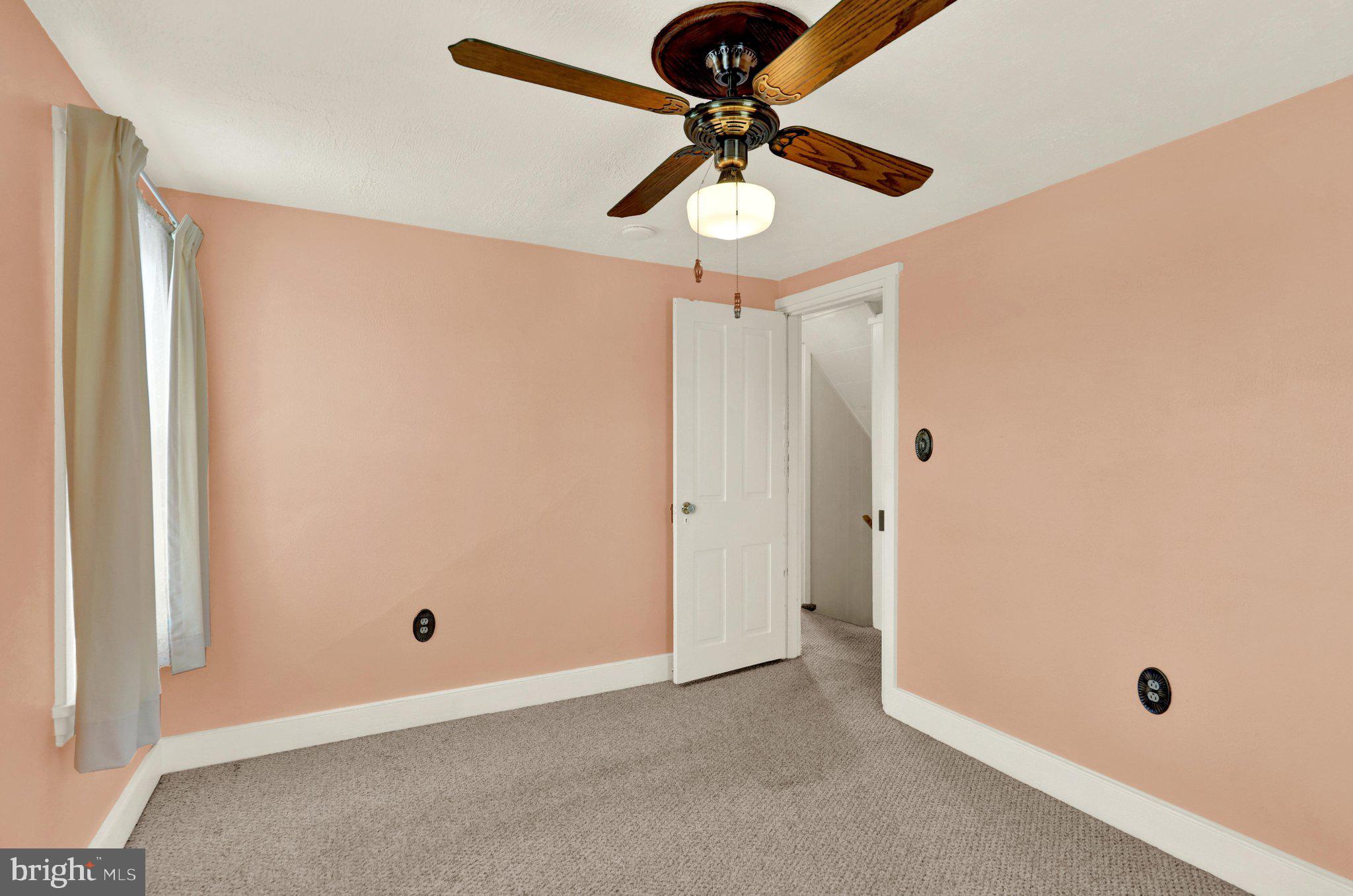 MONTROSE MANOR - Residential