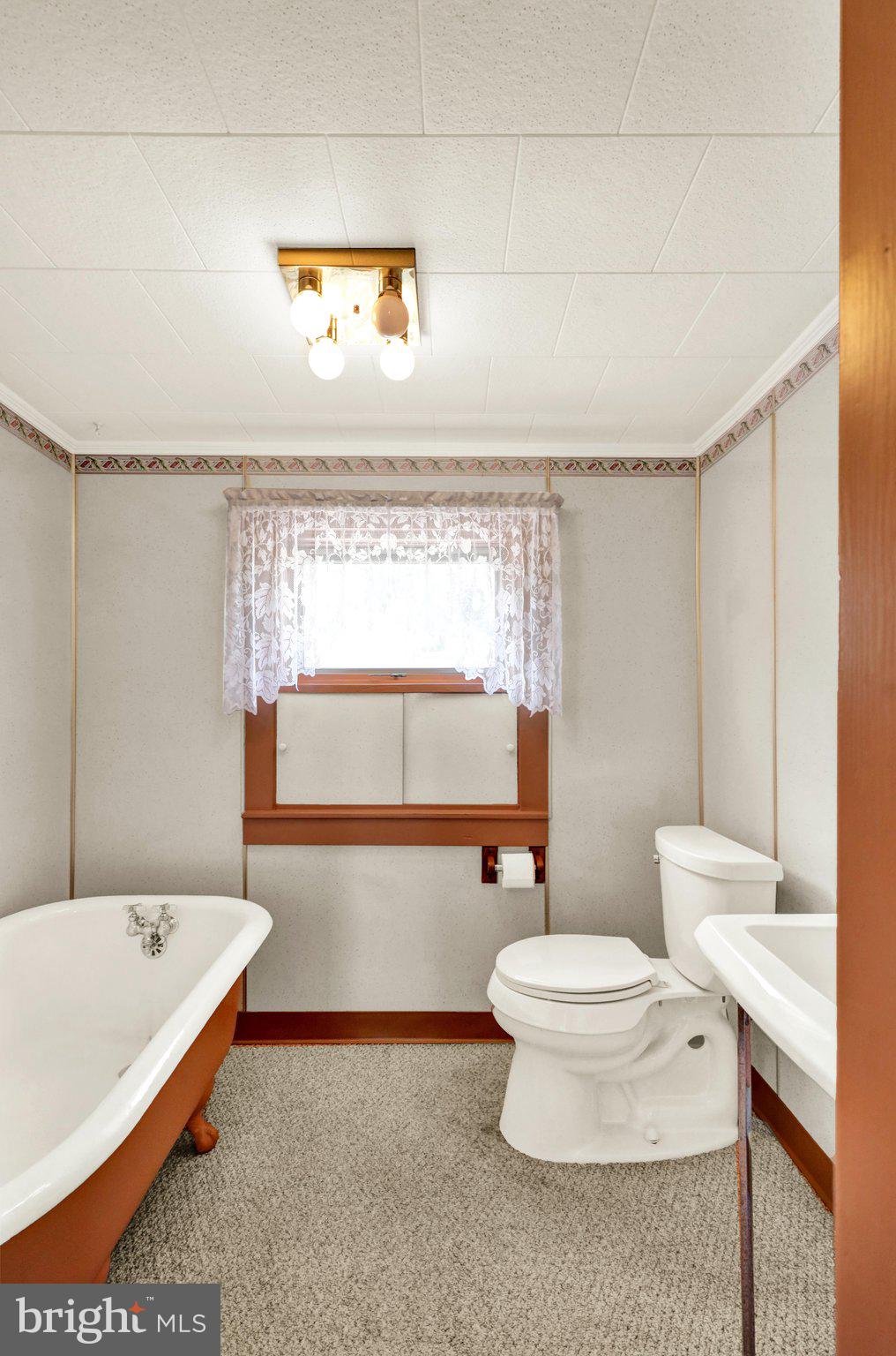 MONTROSE MANOR - Residential