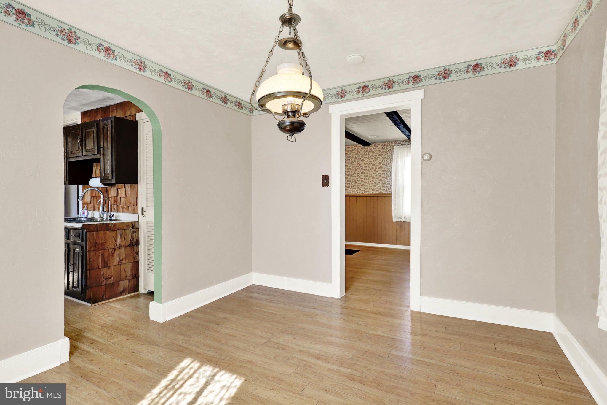 MONTROSE MANOR - Residential