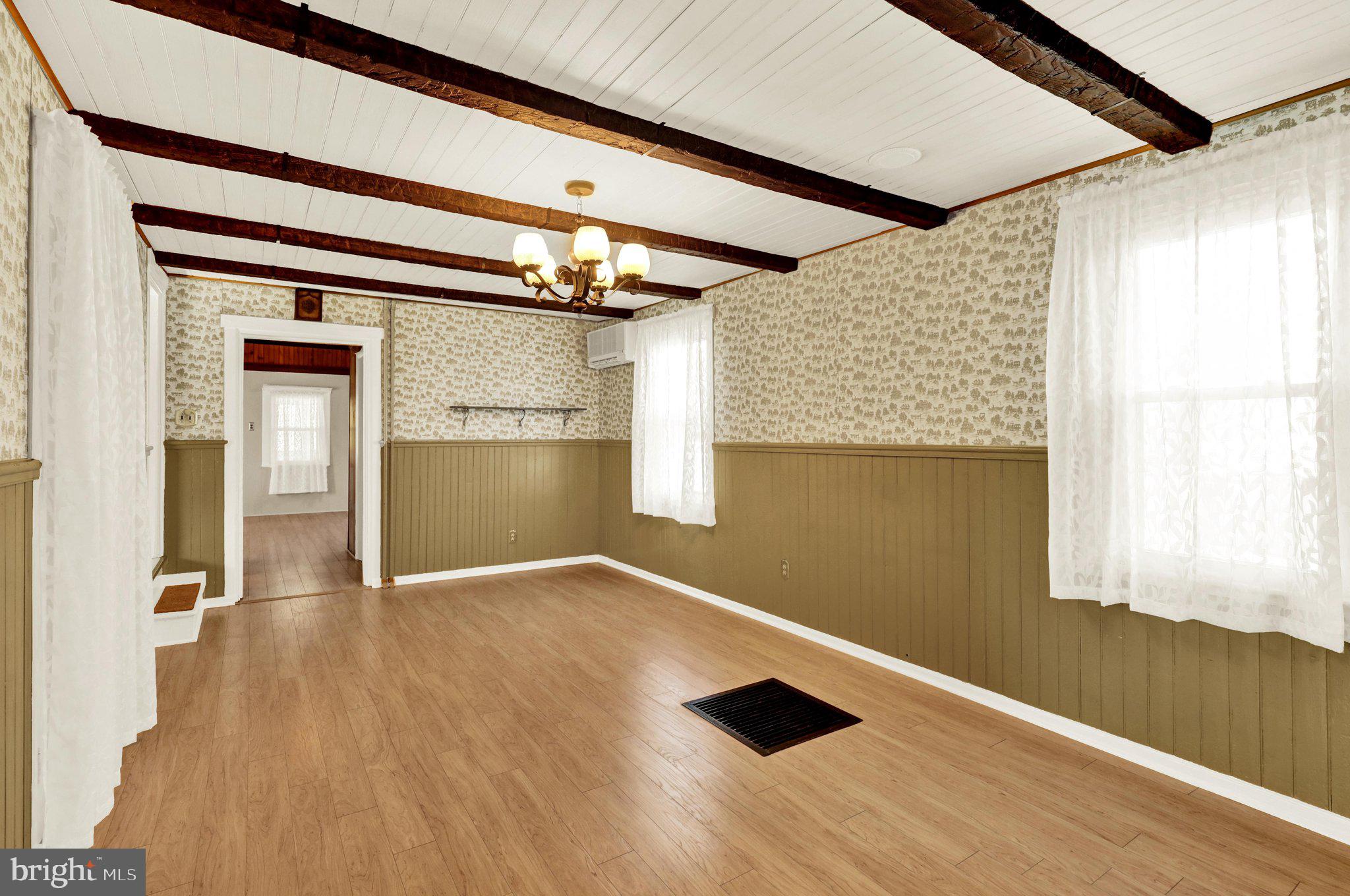 MONTROSE MANOR - Residential