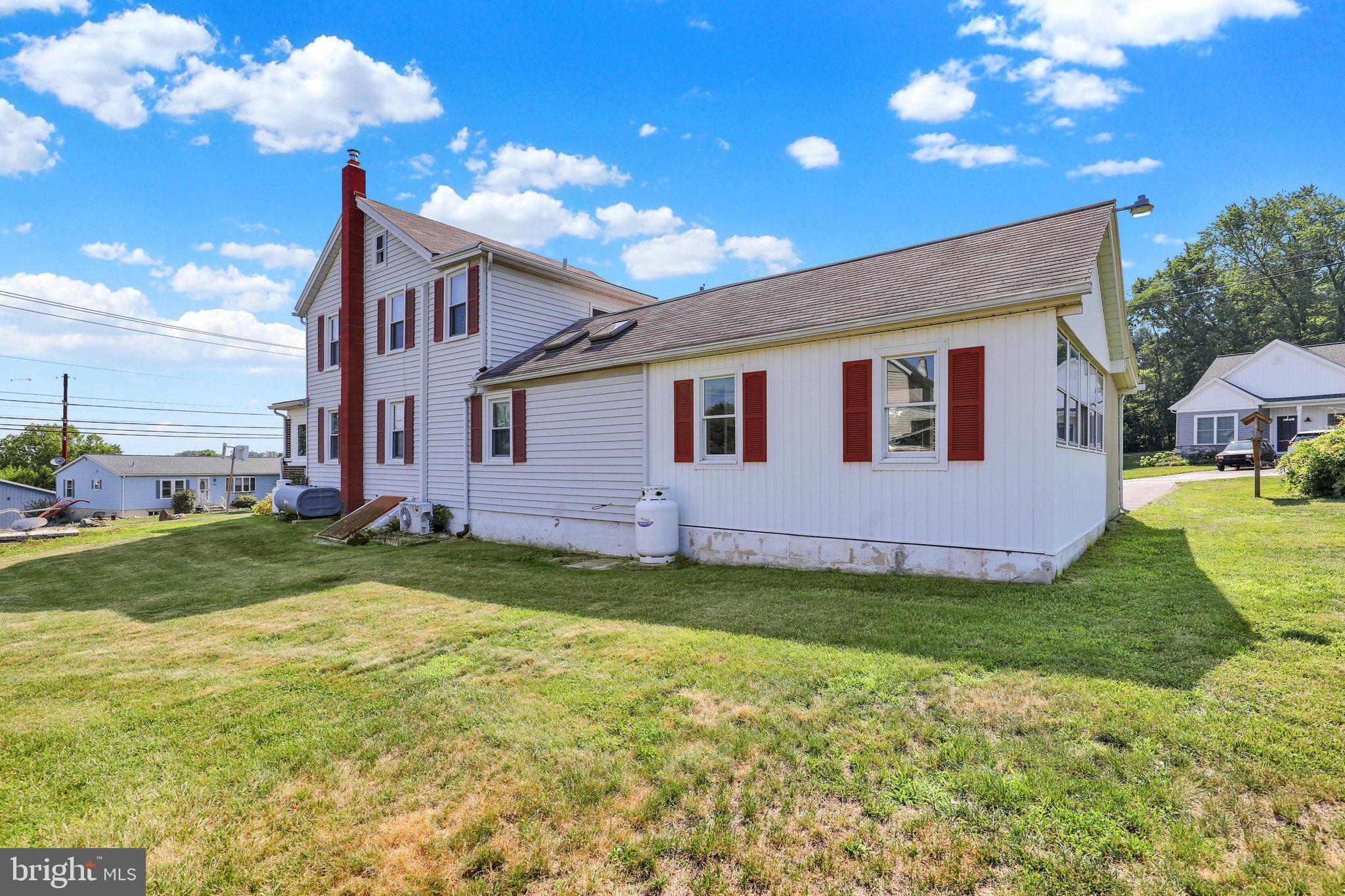 MONTROSE MANOR - Residential