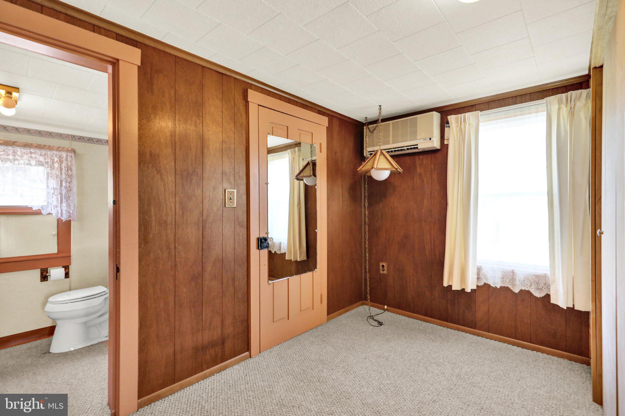 MONTROSE MANOR - Residential