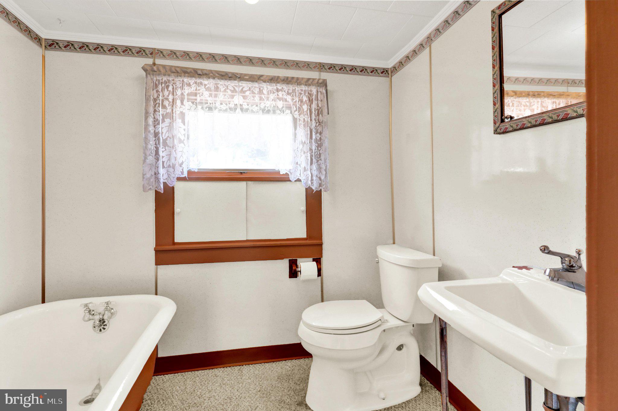 MONTROSE MANOR - Residential
