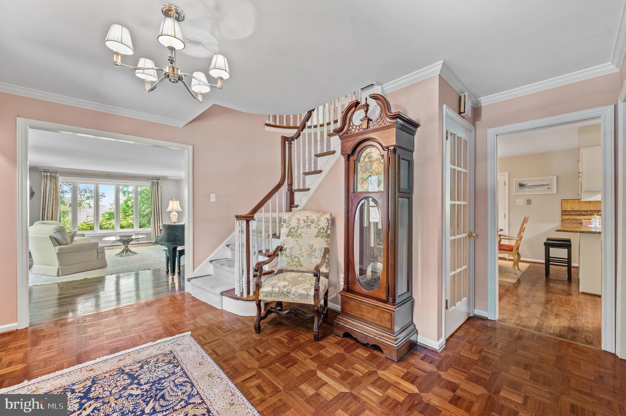 NEWTOWN HUNT - Residential