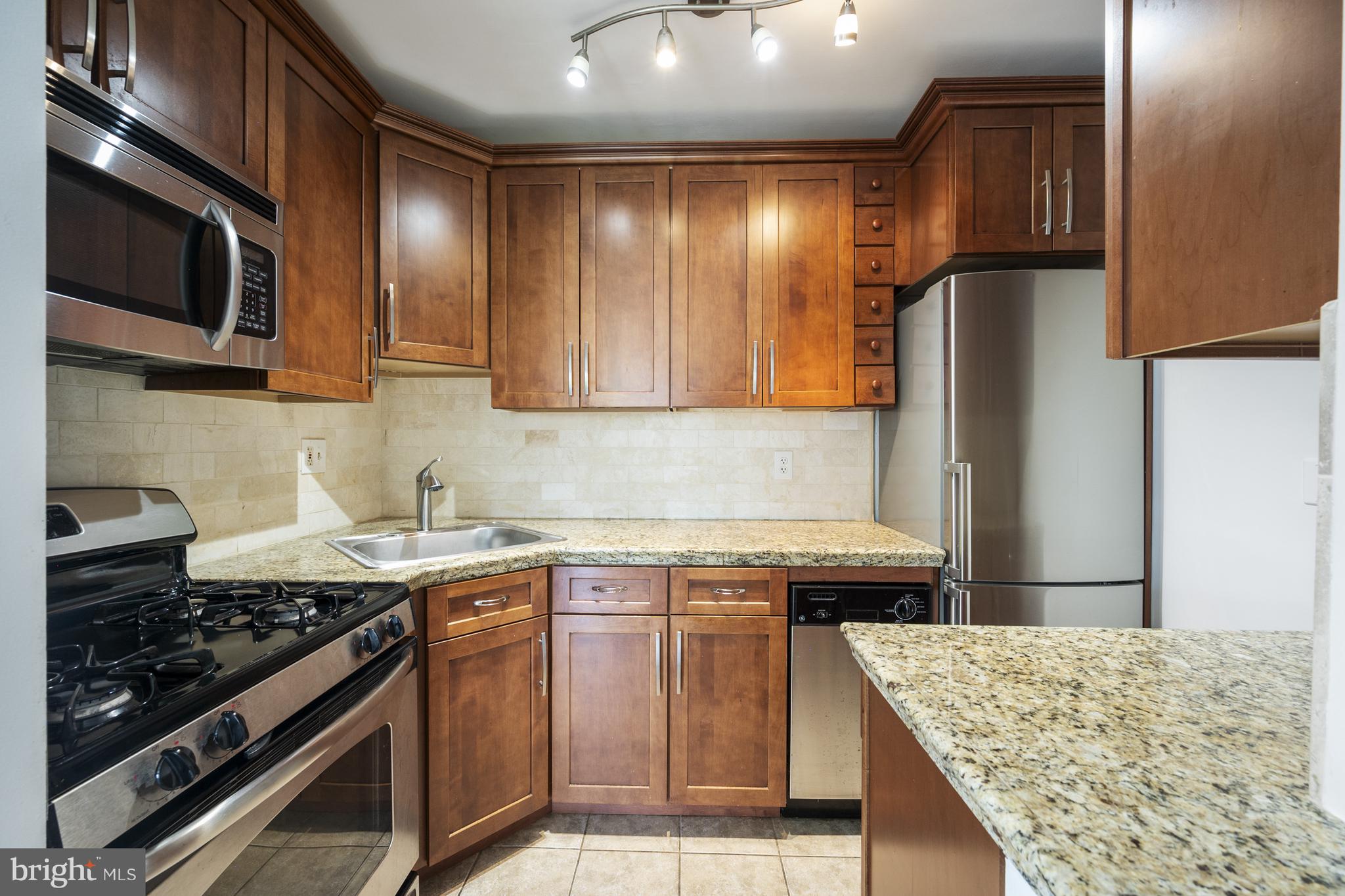 RIVER PLACE - Residential