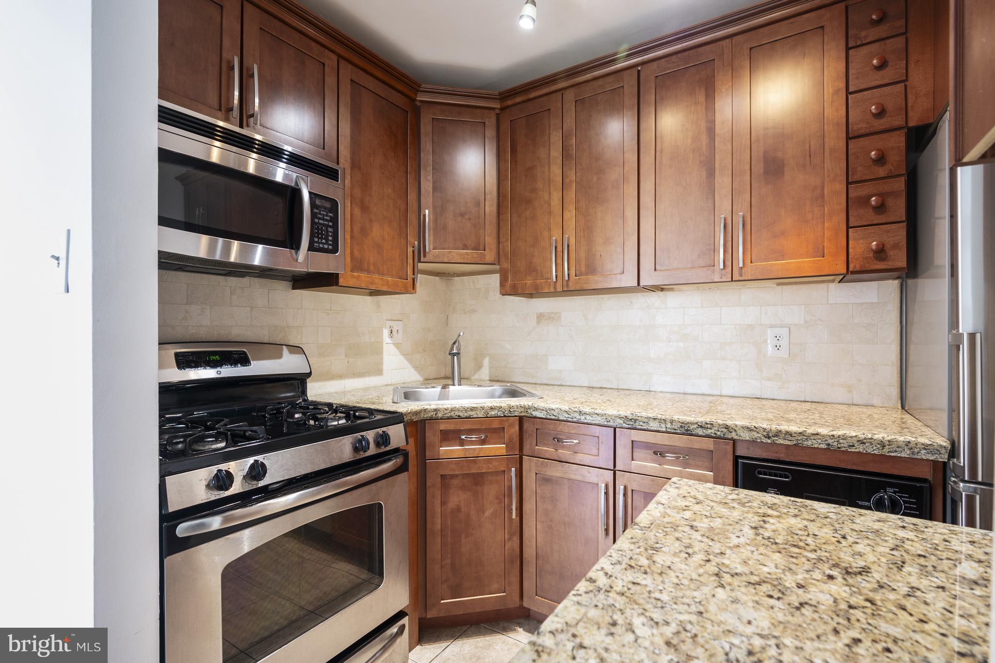 RIVER PLACE - Residential